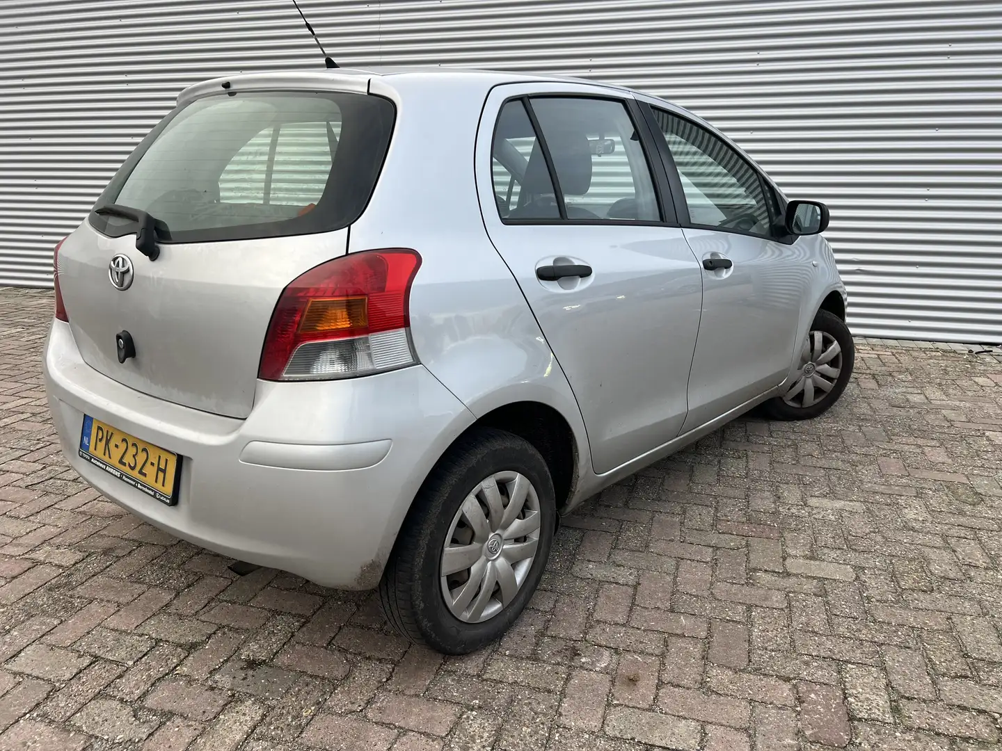 Toyota Yaris 1.0 VVTi Acces | Airco | Radio-CD/MP3 speler | Stu Gris - 2