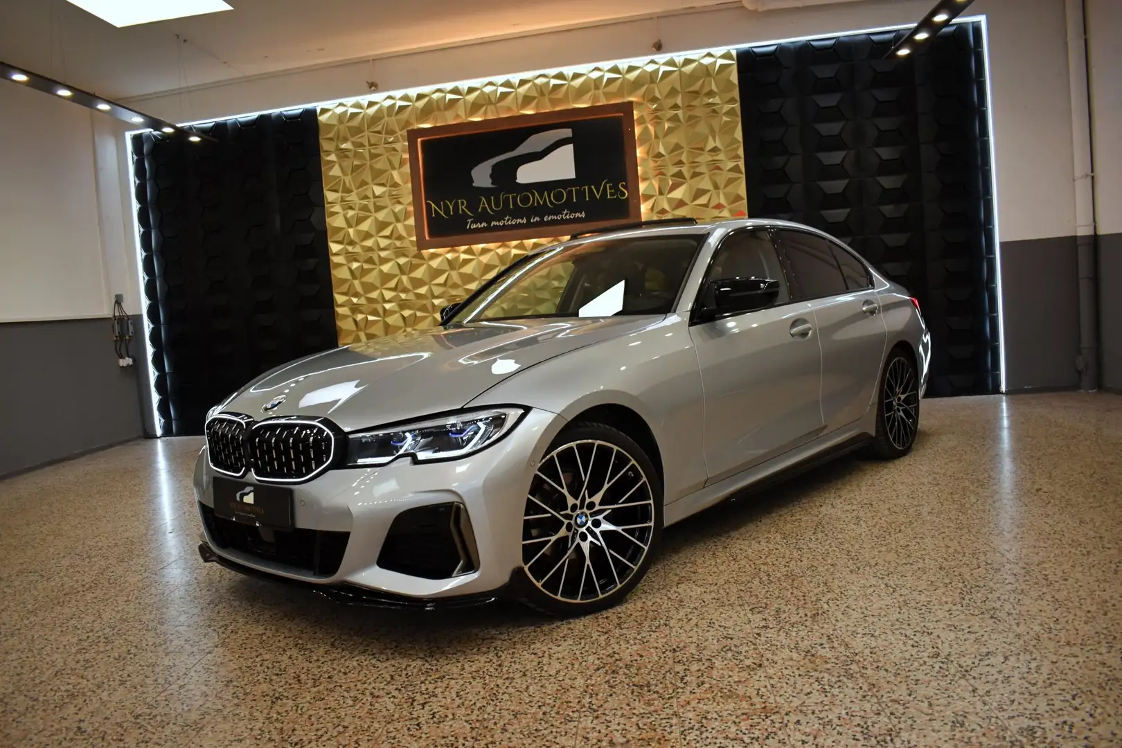 BMW 320 i xDrive M-PERFORMANCE, LASER, SHD, ACC, HUD, CAM Silber - 1