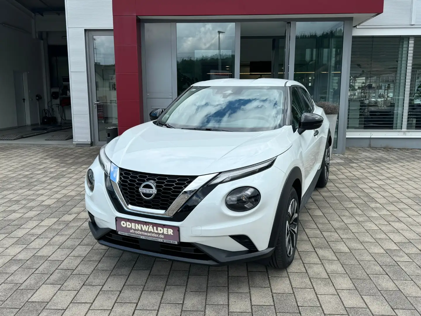 Nissan Juke 1.0DIG-T Acenta Autom. Komfort Paket Nissan Connec White - 1
