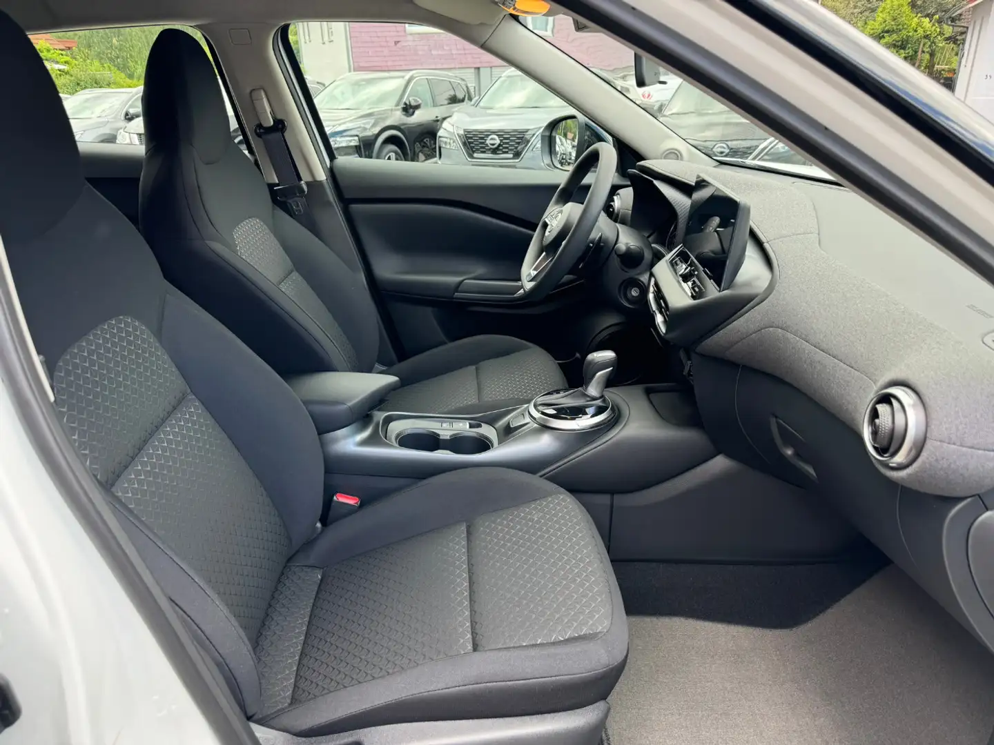 Nissan Juke 1.0DIG-T Acenta Autom. Komfort Paket Nissan Connec White - 2