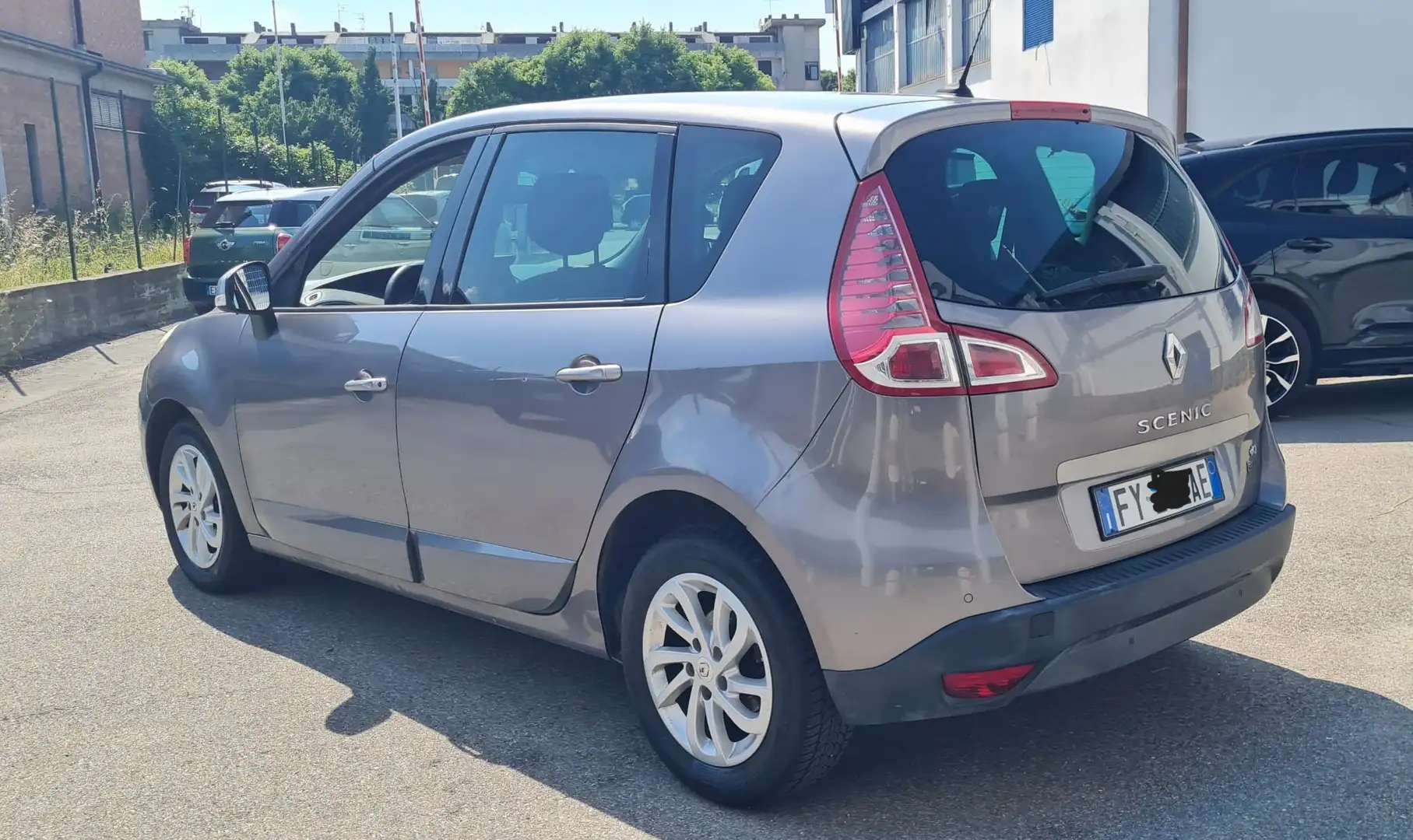 Renault Scenic Scenic X-Mod 1.5 dci Dynamique 110cv Grijs - 2