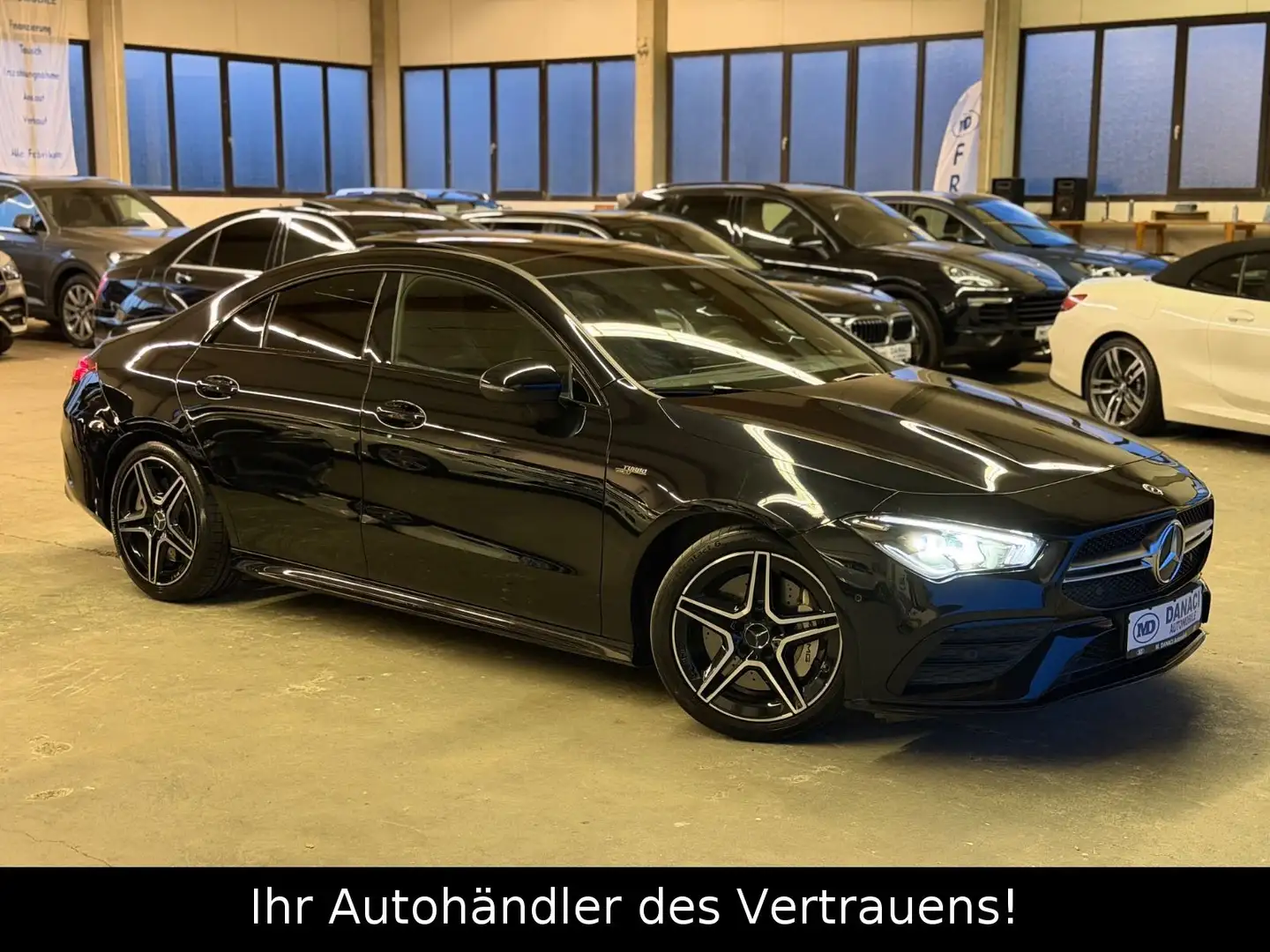 Mercedes-Benz CLA 35 AMG 4Matic*Pano*Burmester*RFK*Ambiente Schwarz - 1