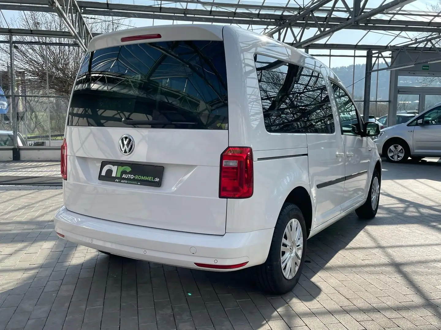 Volkswagen Caddy TSI Trendline 1.HA Klima SH Assist Tempom bijela - 2