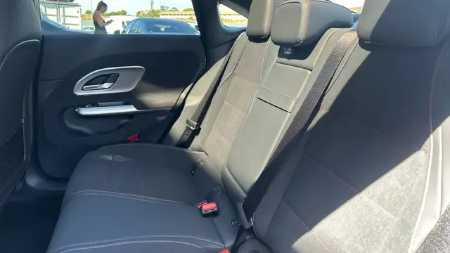 Mercedes-Benz Cla view 11