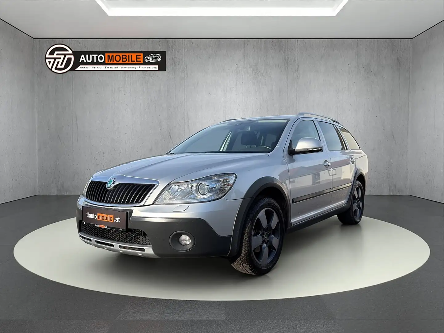 Skoda Octavia Combi 2,0 Scout TDI CR DPF 4x4 Gris - 1
