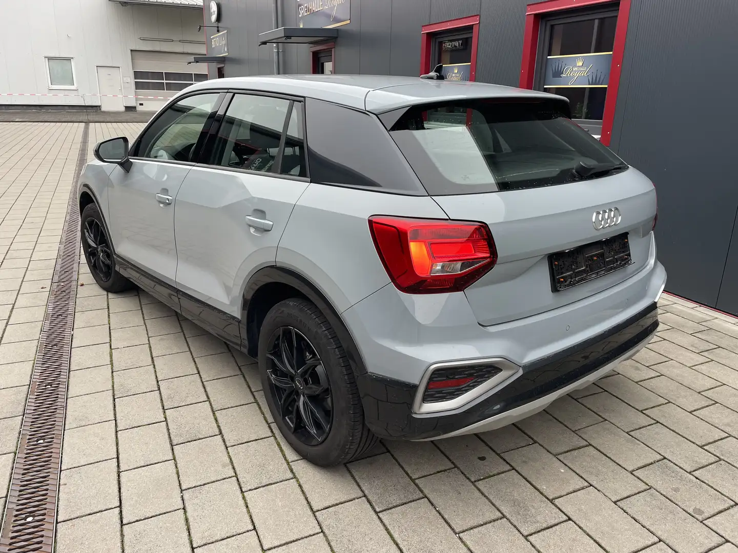 Audi Q2 30 TFSI advanced 1. Hand 8fach bereift - 2