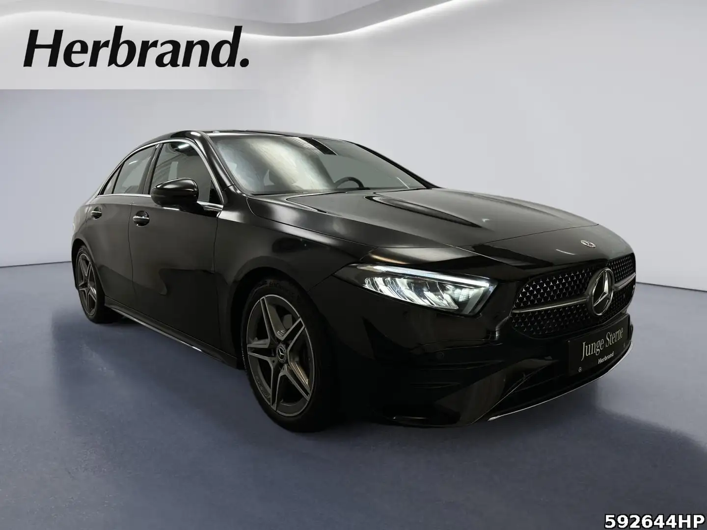 Mercedes-Benz A 200 AMG Line Schwarz - 2