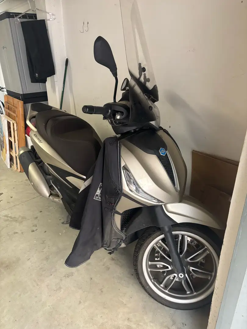 Piaggio Beverly 300 - 1