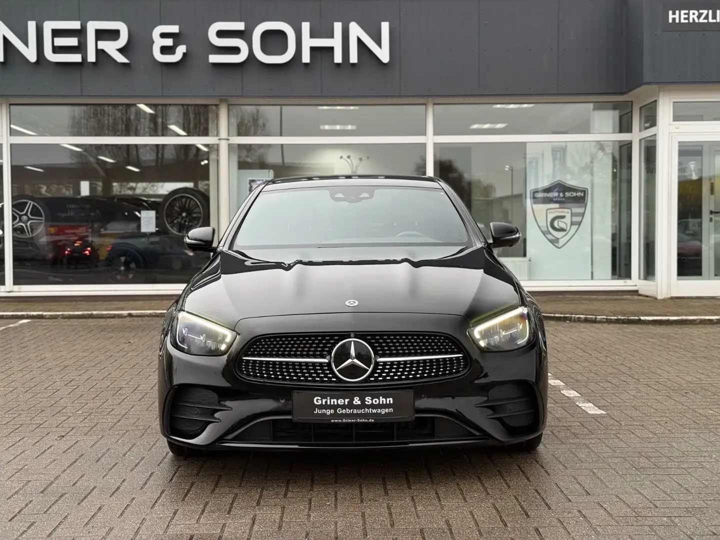 Mercedes-Benz E 300 de Lim.AMG,19-Zoll,Wide,Burm,360,Distr. Schwarz - 2