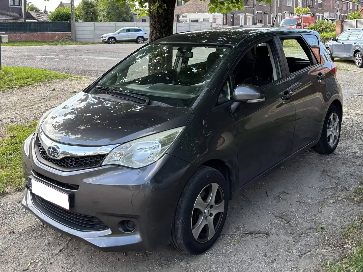 Subaru Trezia Trezia 1.4 D Comfort Grau - 2