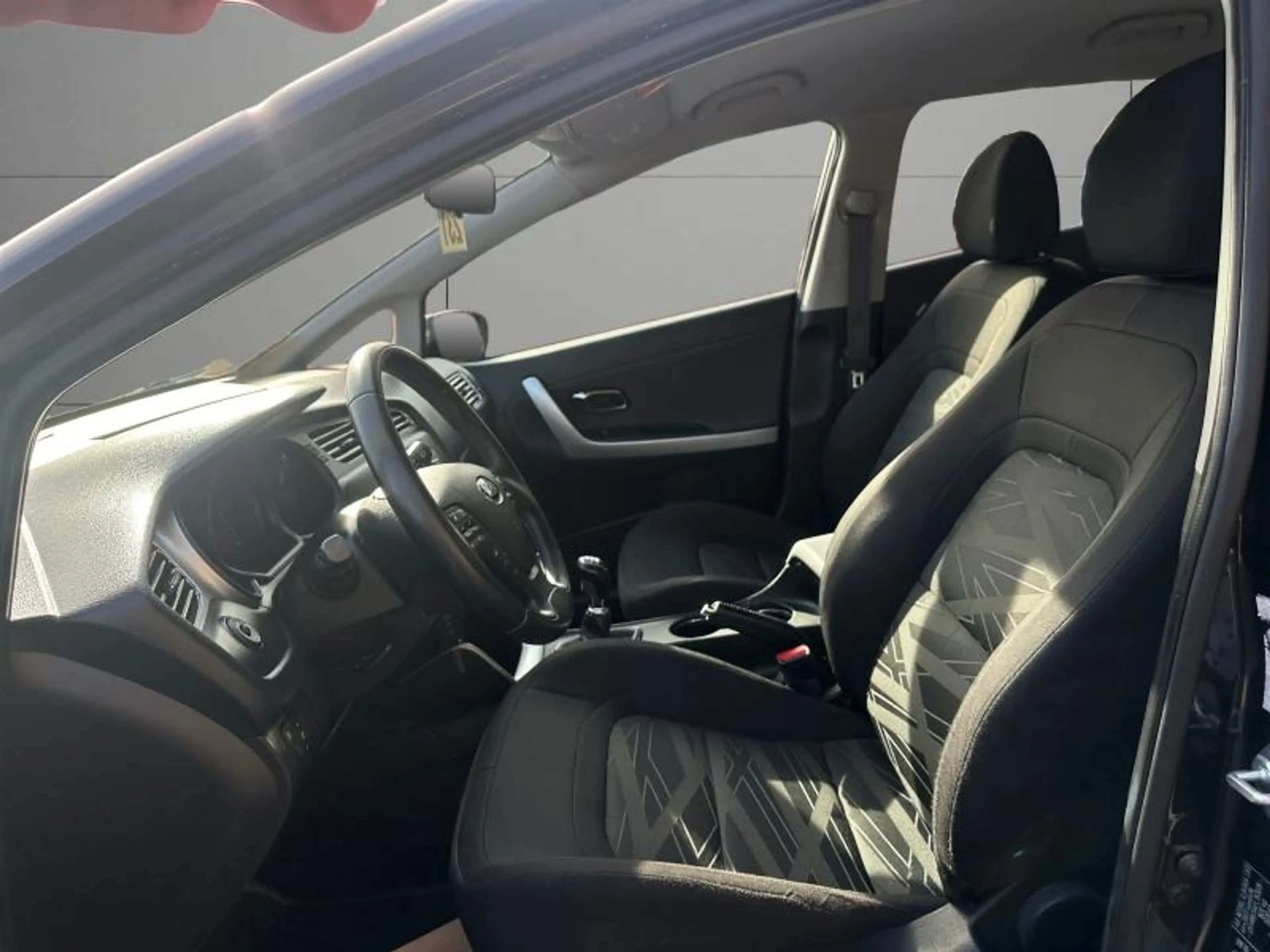 Kia Ceed / cee'd 1.4 99cv noir 02/16 Airco Cruise Bluetooth — photo 9