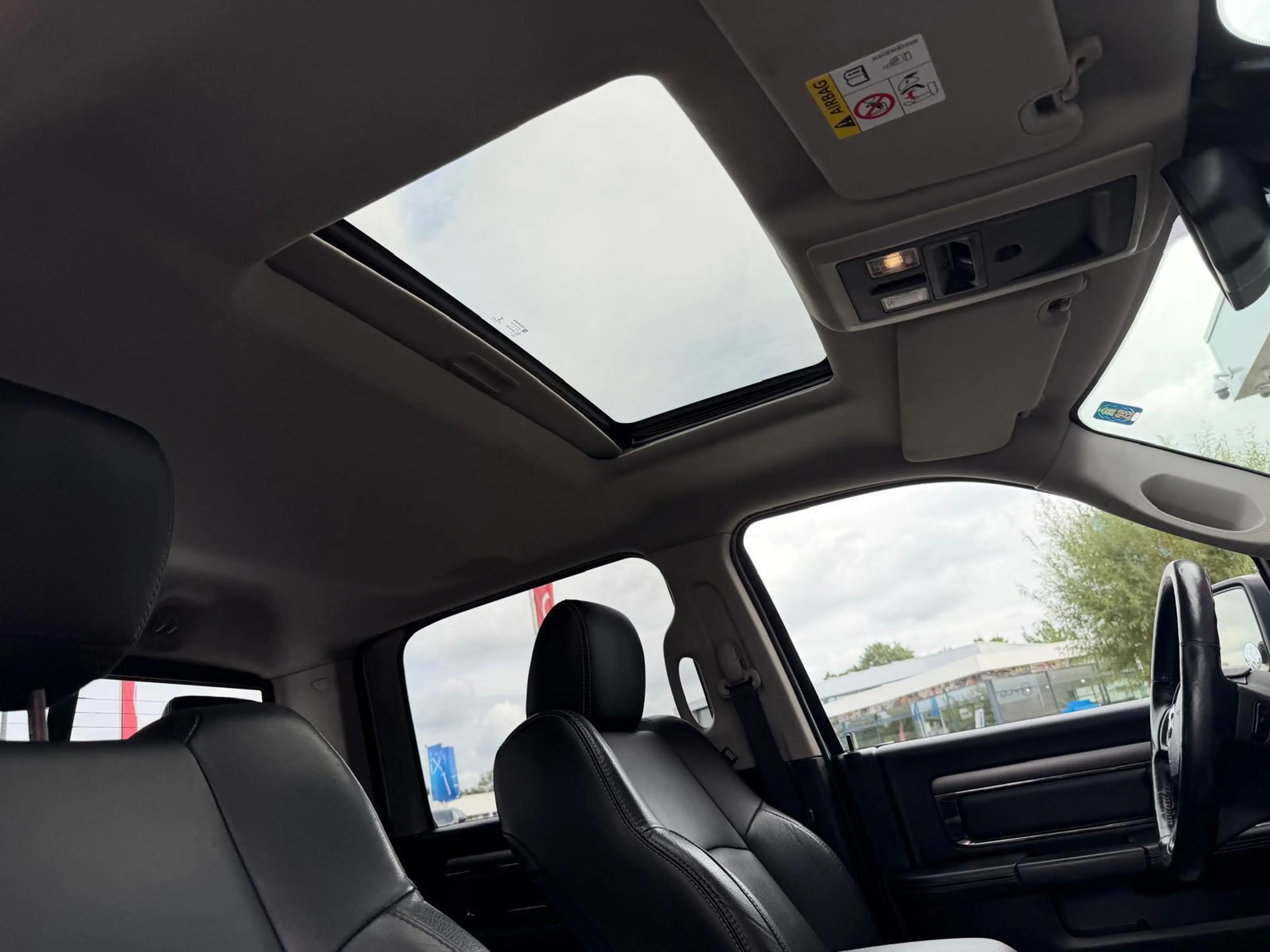 Dodge RAM 1500 5.7 V8 Quad Cab 6'4 | Panorama | Camera | Sto — photo 13
