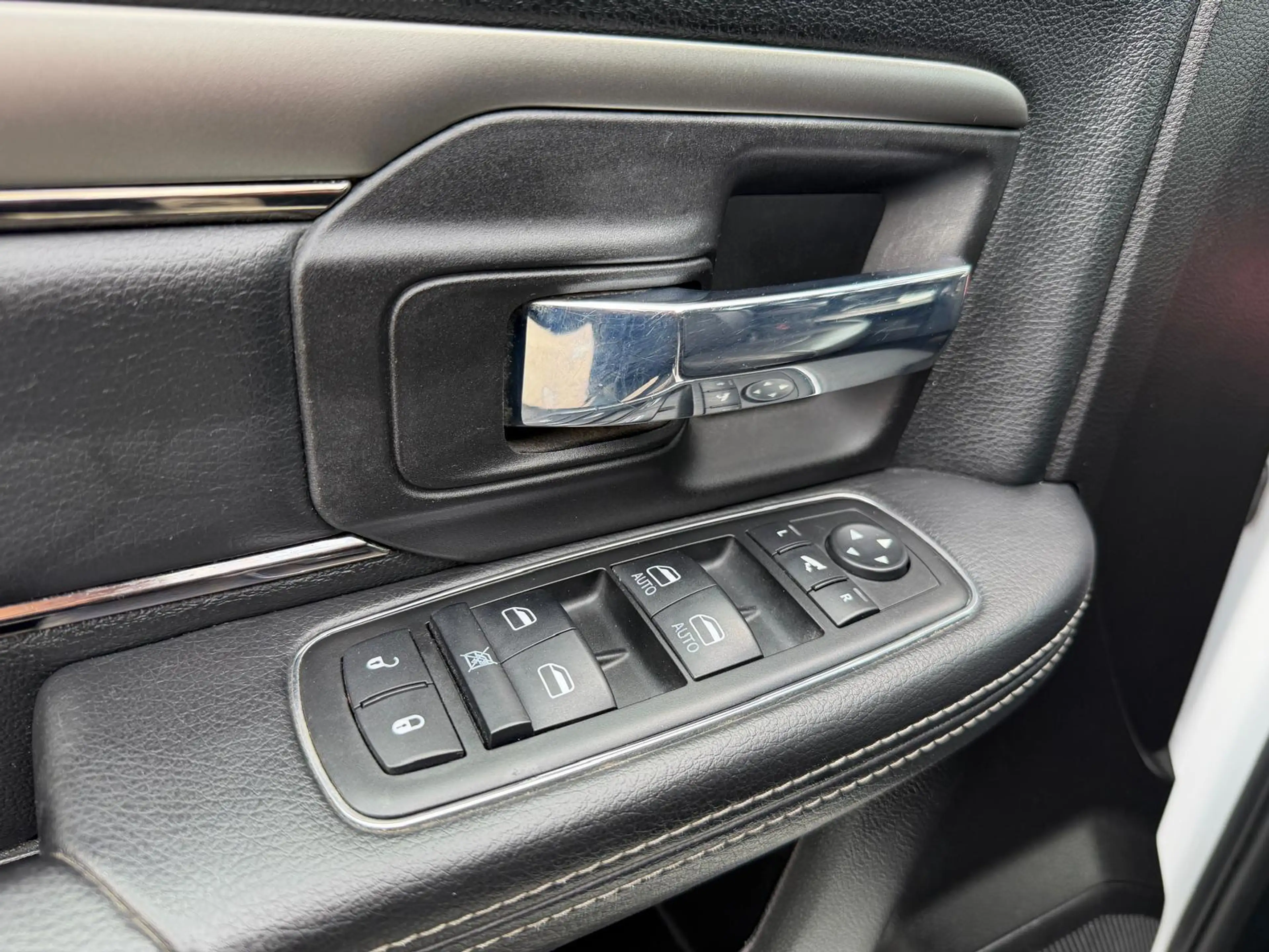 Dodge RAM 1500 5.7 V8 Quad Cab 6'4 | Panorama | Camera | Sto — photo 15