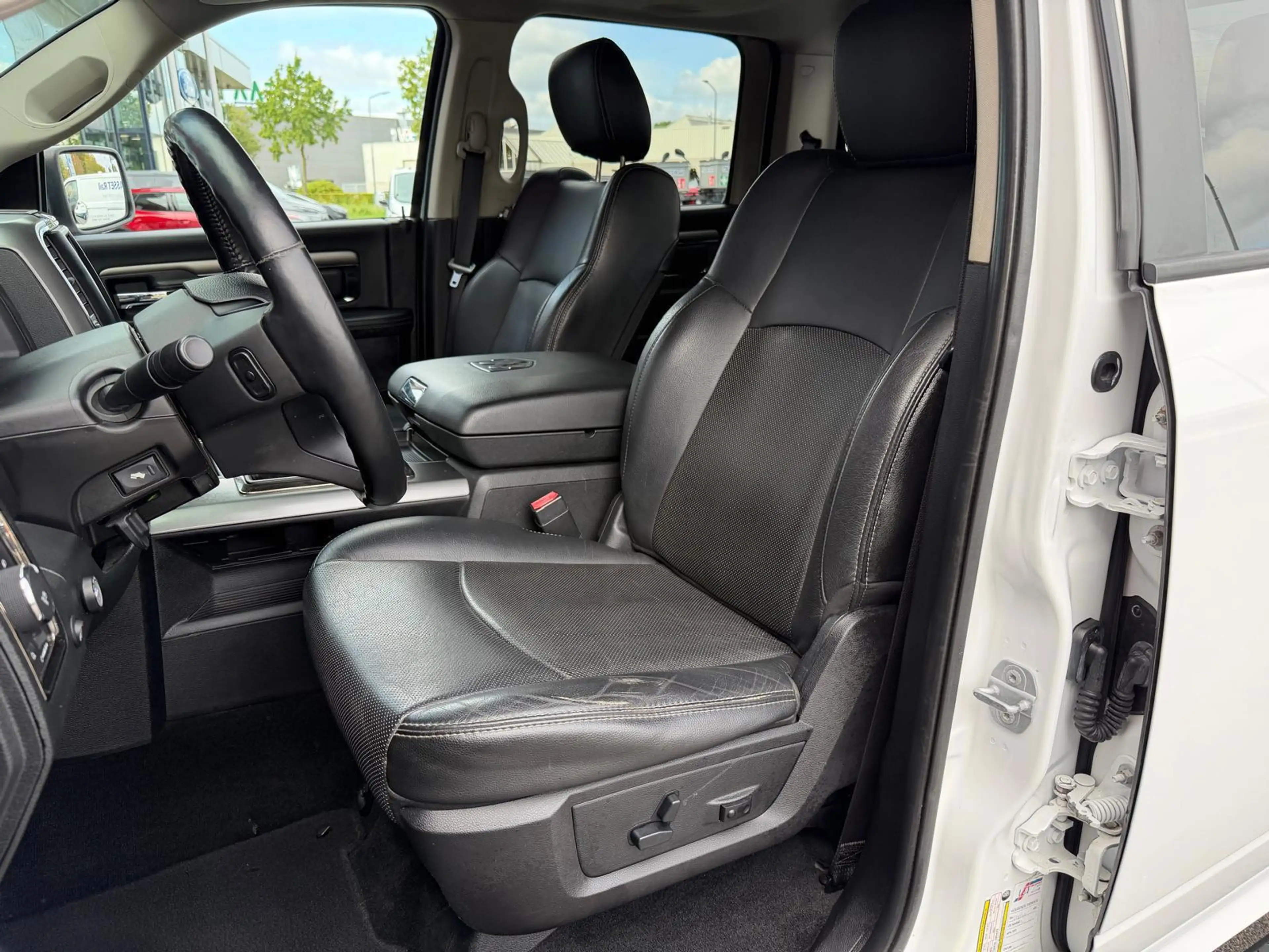 Dodge RAM 1500 5.7 V8 Quad Cab 6'4 | Panorama | Camera | Sto — photo 12