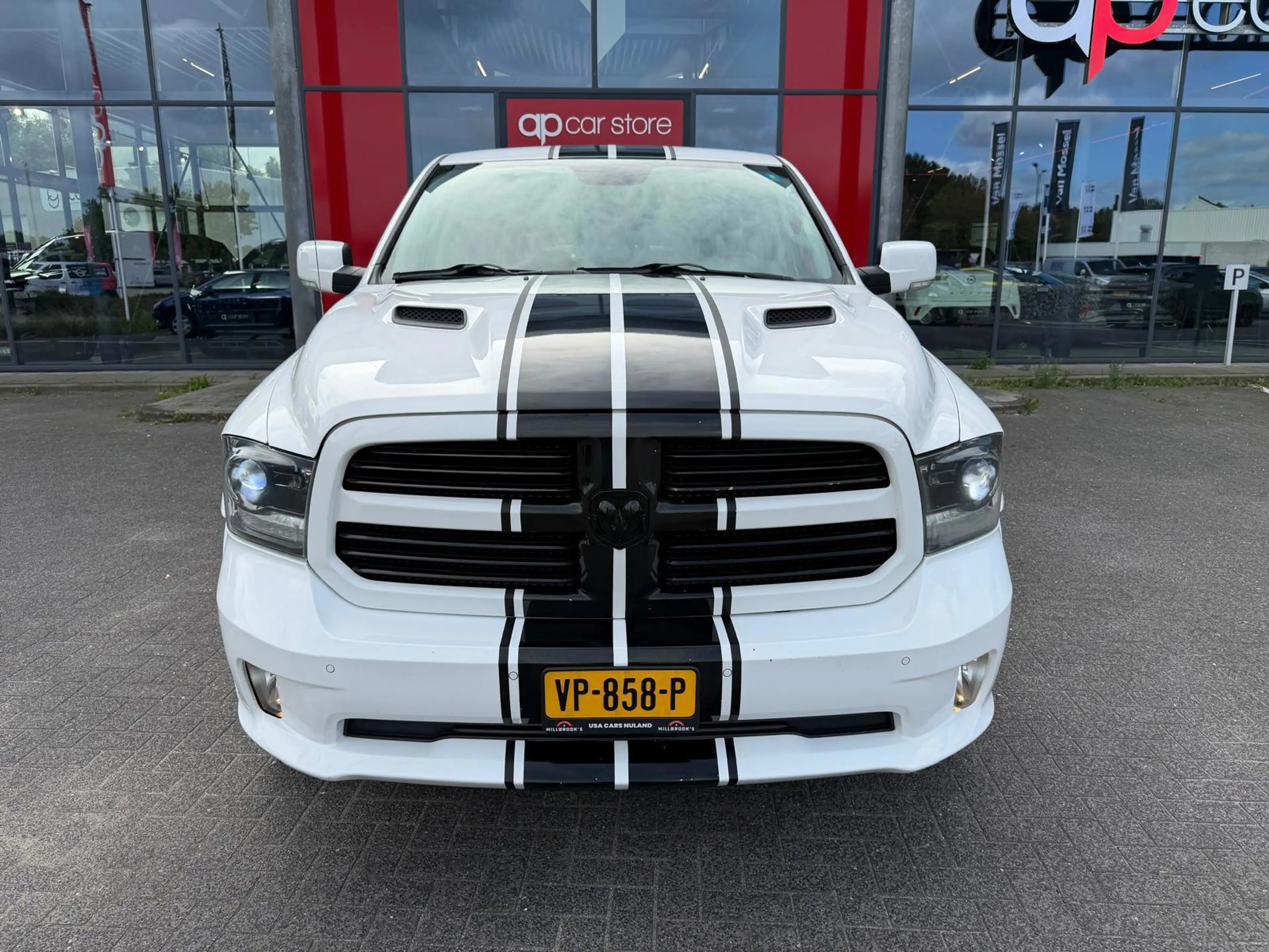 Dodge RAM 1500 5.7 V8 Quad Cab 6'4 | Panorama | Camera | Sto — photo 2