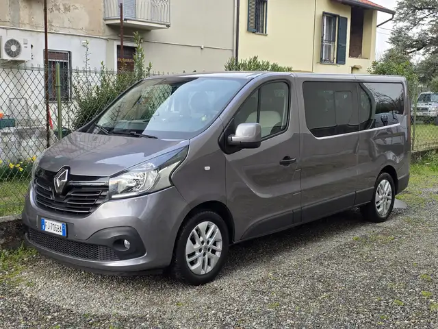 Renault Trafic 9 posti passo lungo