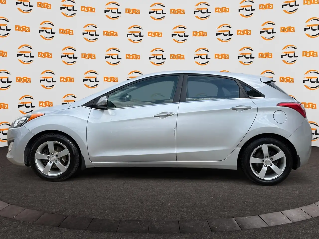 Hyundai ELANTRA снимка Hyundai ELANTRA