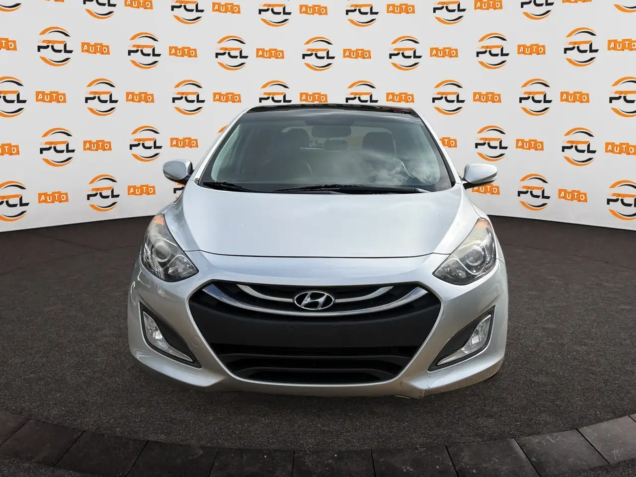 Hyundai ELANTRA снимка Hyundai ELANTRA