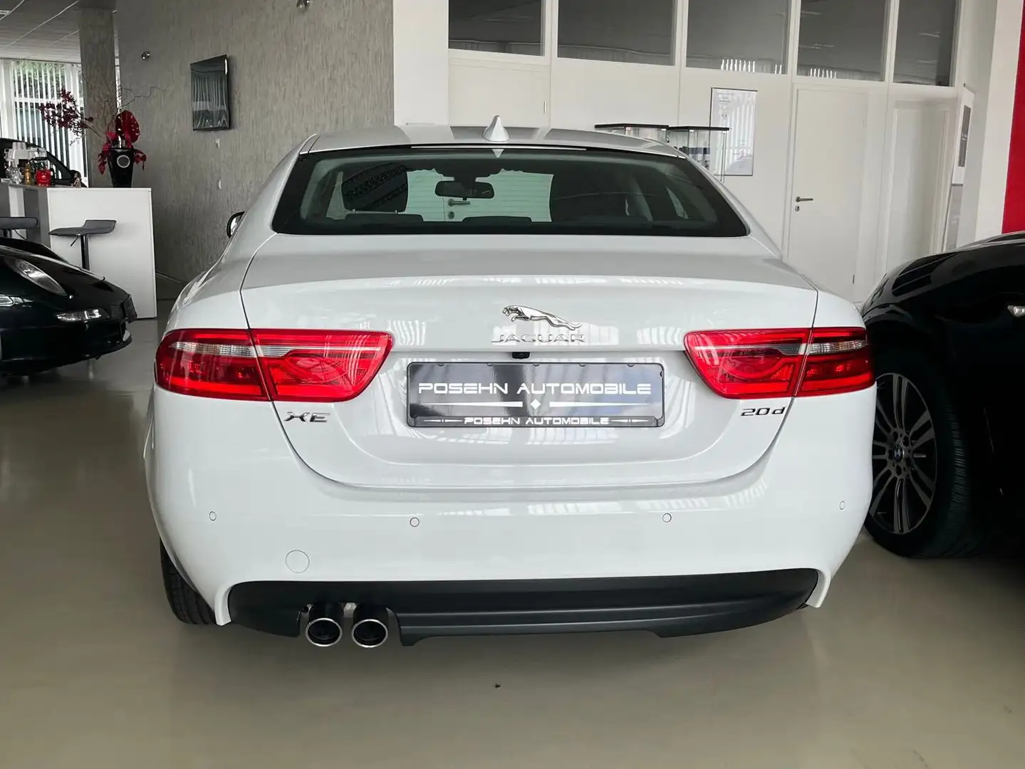 Jaguar XE XE 20d AWD Aut. Pure Weiß - 2