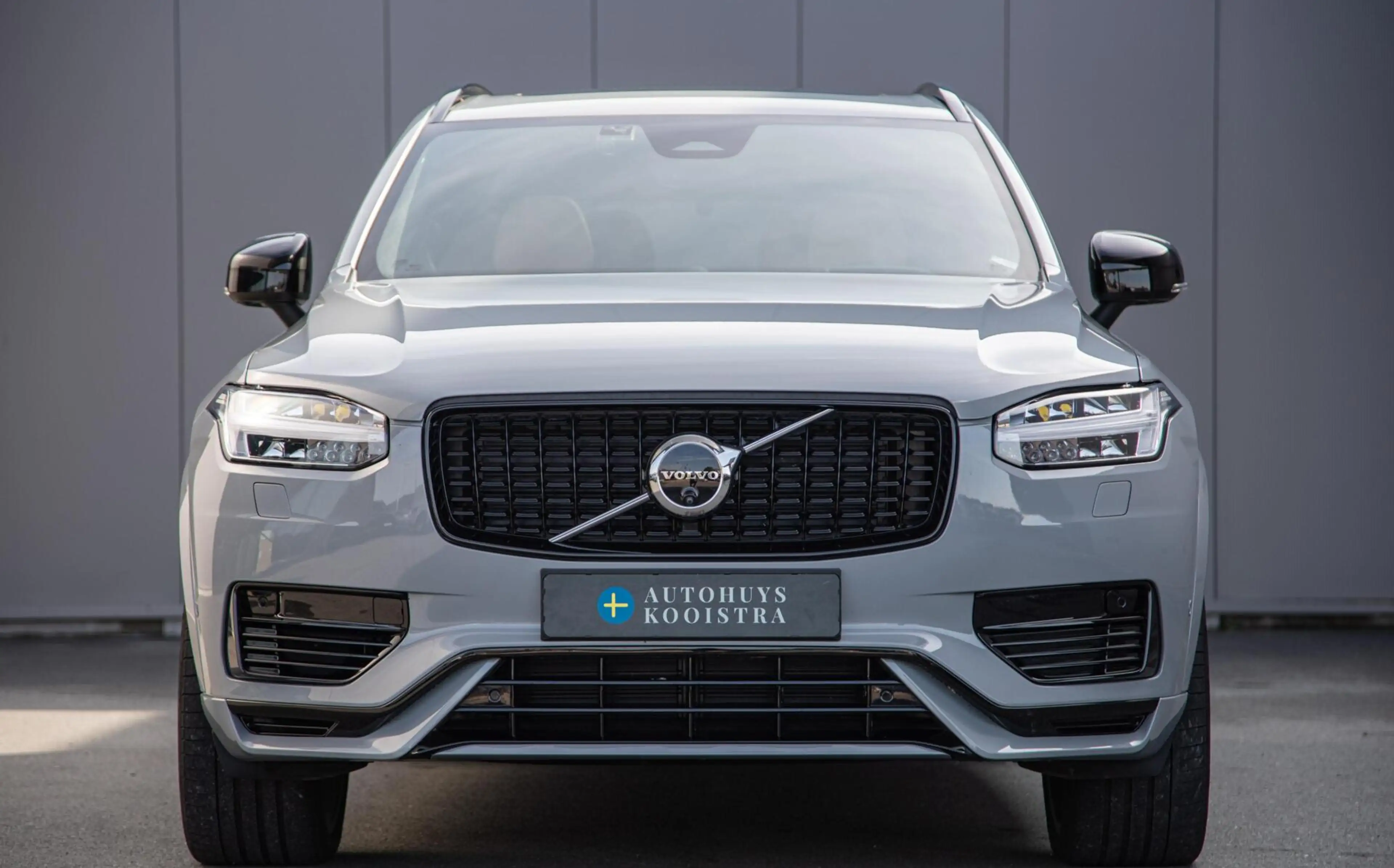 Volvo XC90 2.0 T8 Plug-in hybrid AWD Ultra Dark |Full Option| — photo 4