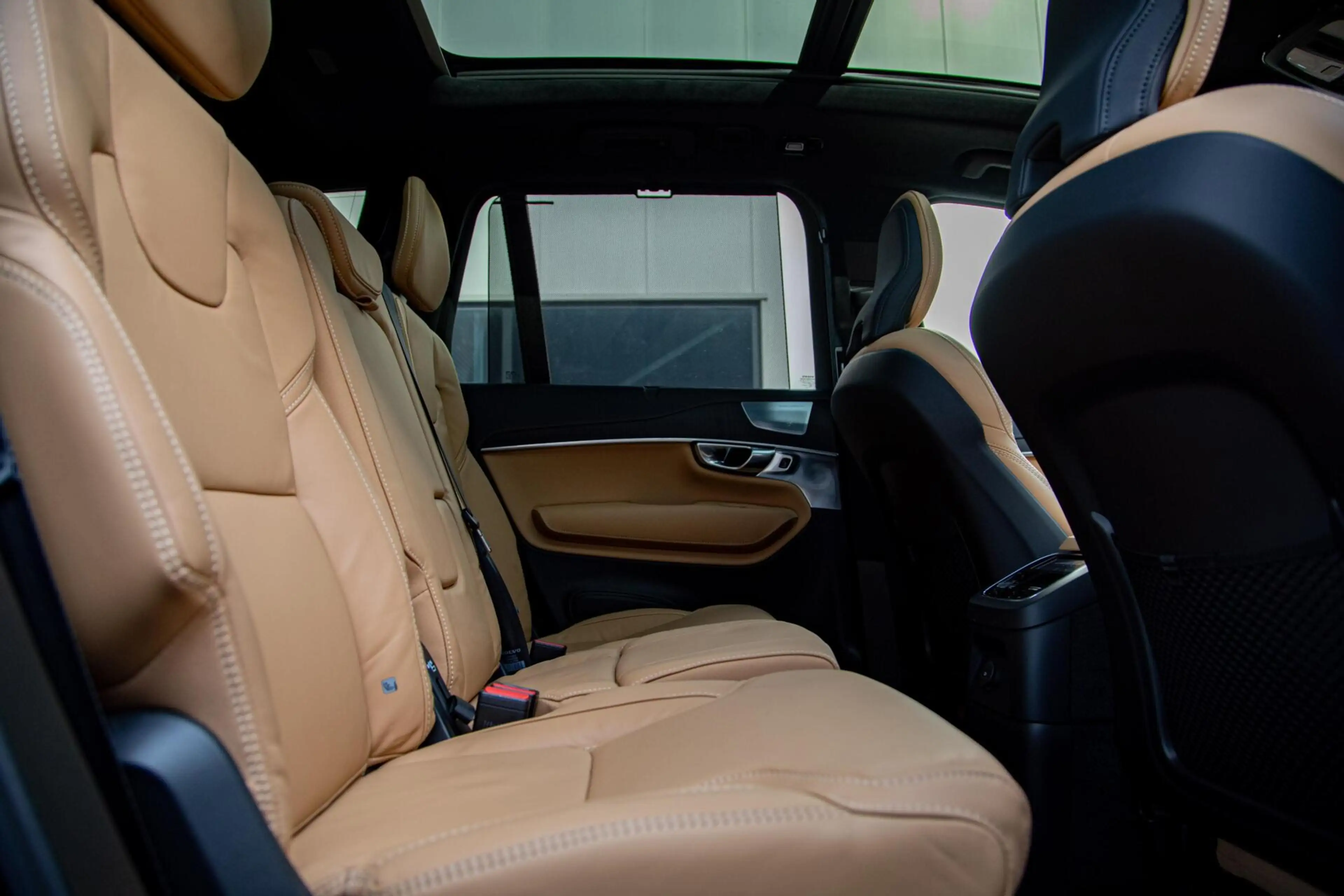 Volvo XC90 2.0 T8 Plug-in hybrid AWD Ultra Dark |Full Option| — photo 8