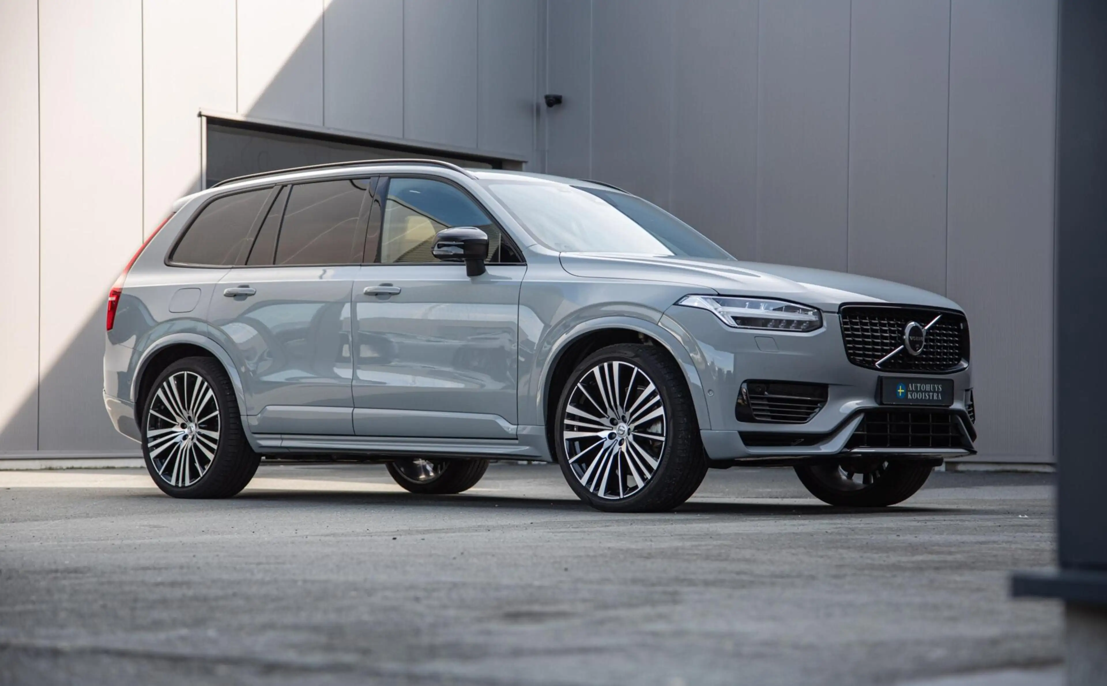 Volvo XC90 2.0 T8 Plug-in hybrid AWD Ultra Dark |Full Option| — photo 2