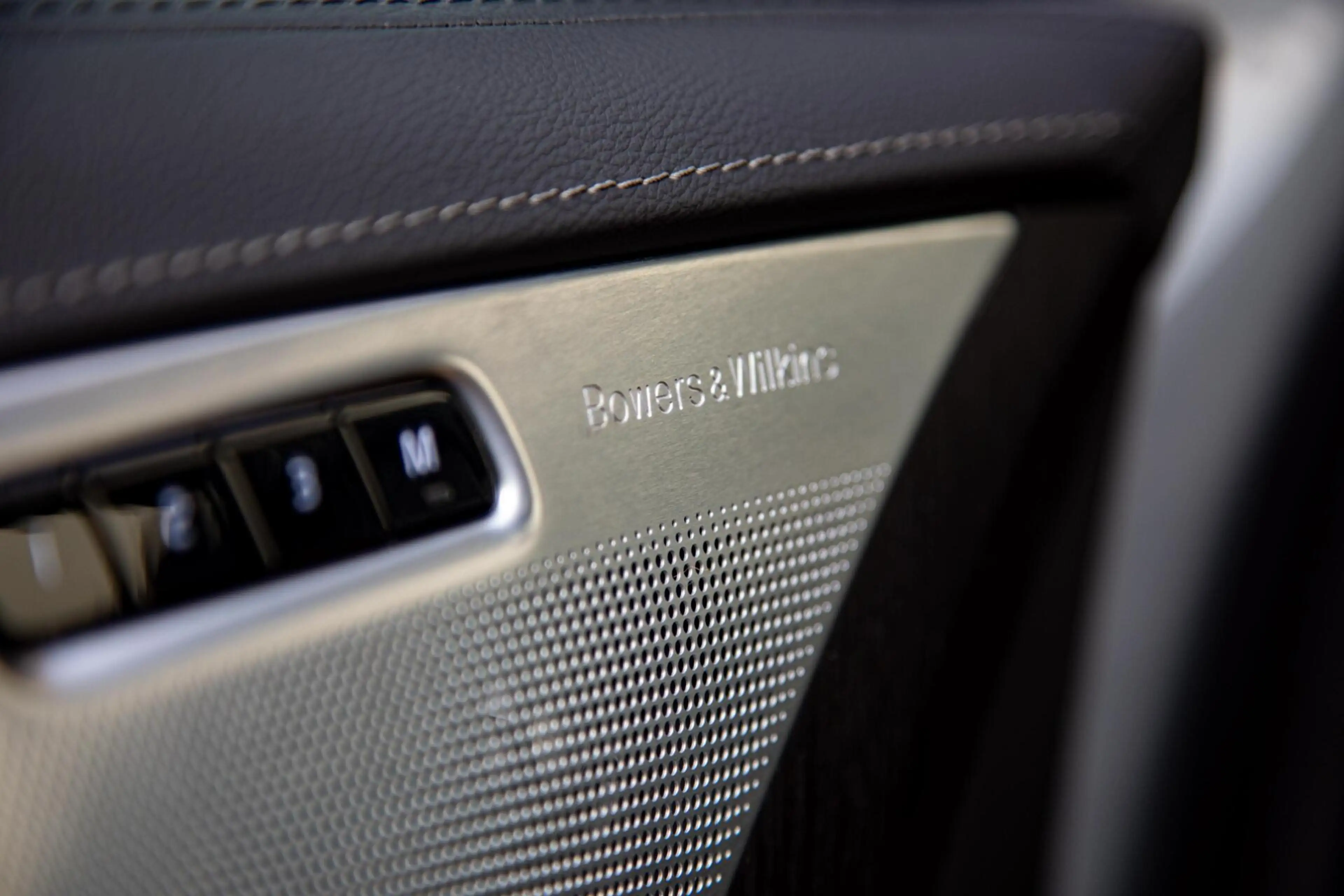 Volvo XC90 2.0 T8 Plug-in hybrid AWD Ultra Dark |Full Option| — photo 13