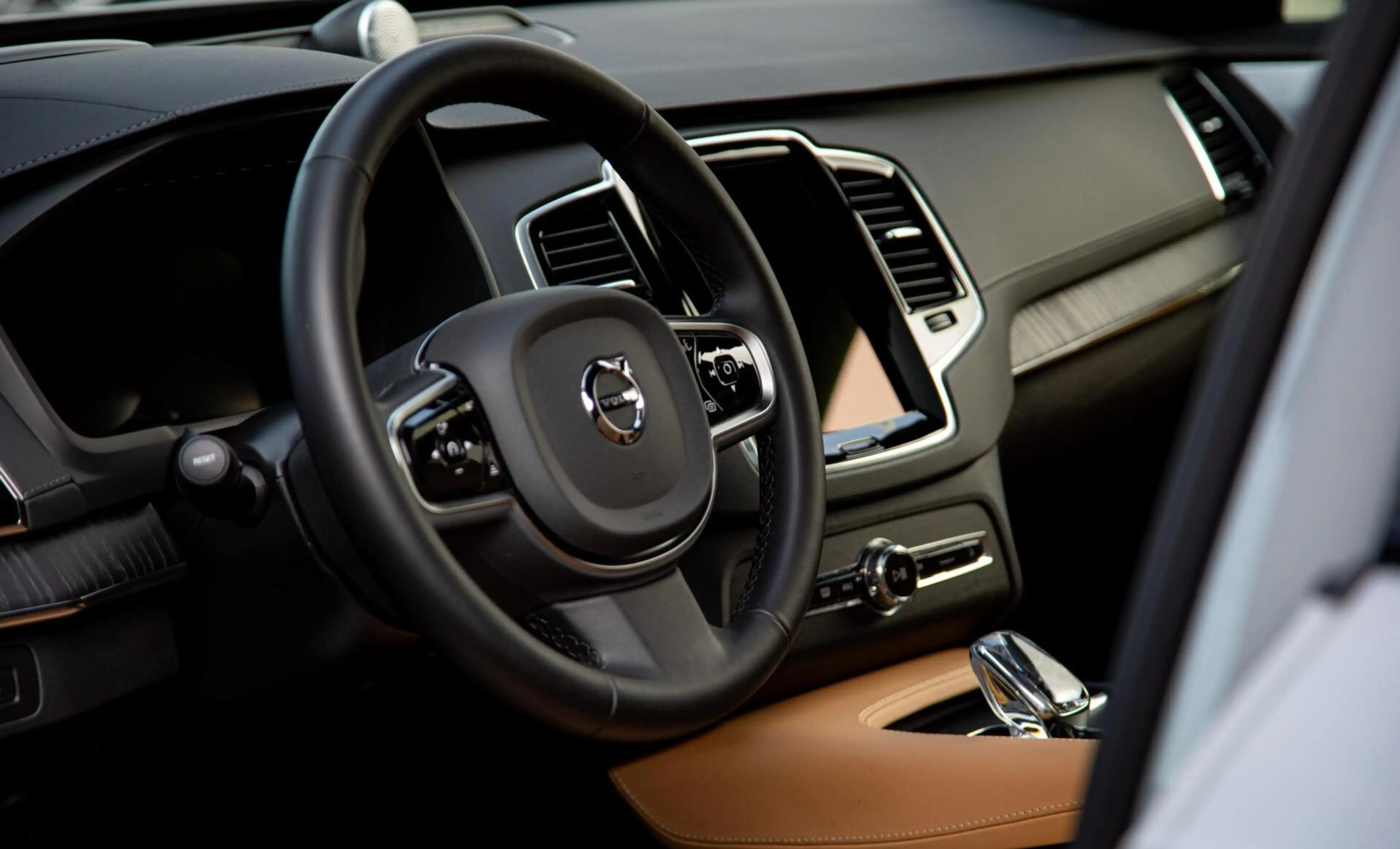 Volvo XC90 2.0 T8 Plug-in hybrid AWD Ultra Dark |Full Option| — photo 11