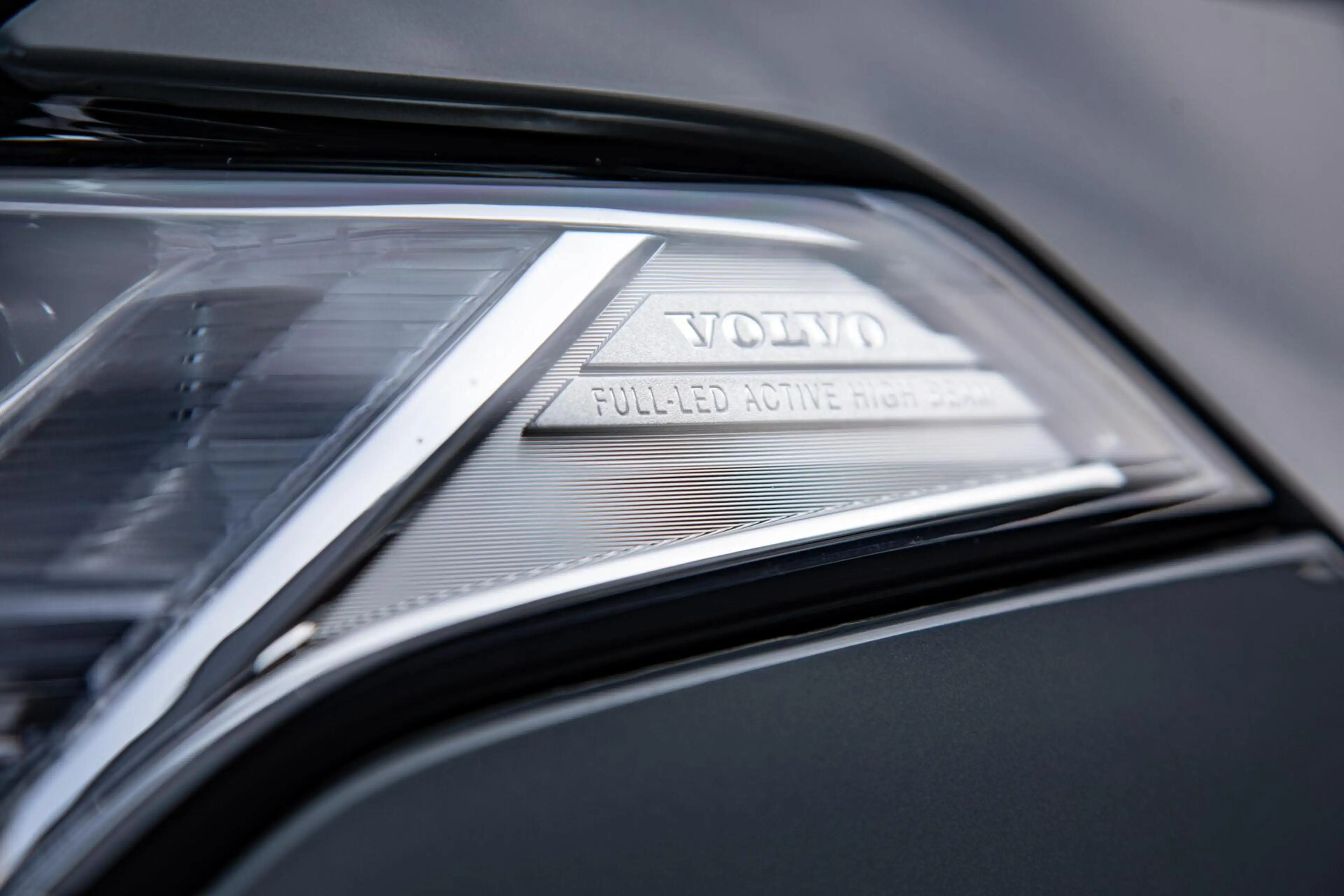 Volvo XC90 2.0 T8 Plug-in hybrid AWD Ultra Dark |Full Option| — photo 15