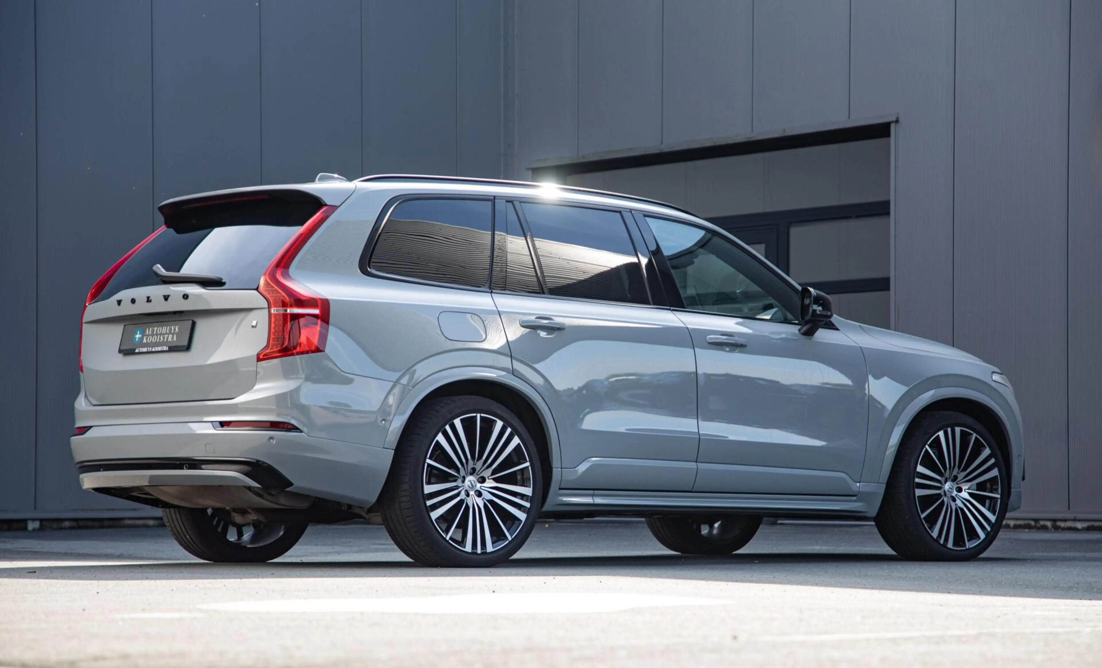 Volvo XC90 2.0 T8 Plug-in hybrid AWD Ultra Dark |Full Option| — photo 3