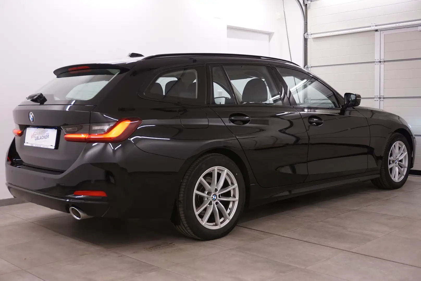 BMW 318 d // Abstandstempomat // Anhängervorrichtung Schwarz - 2