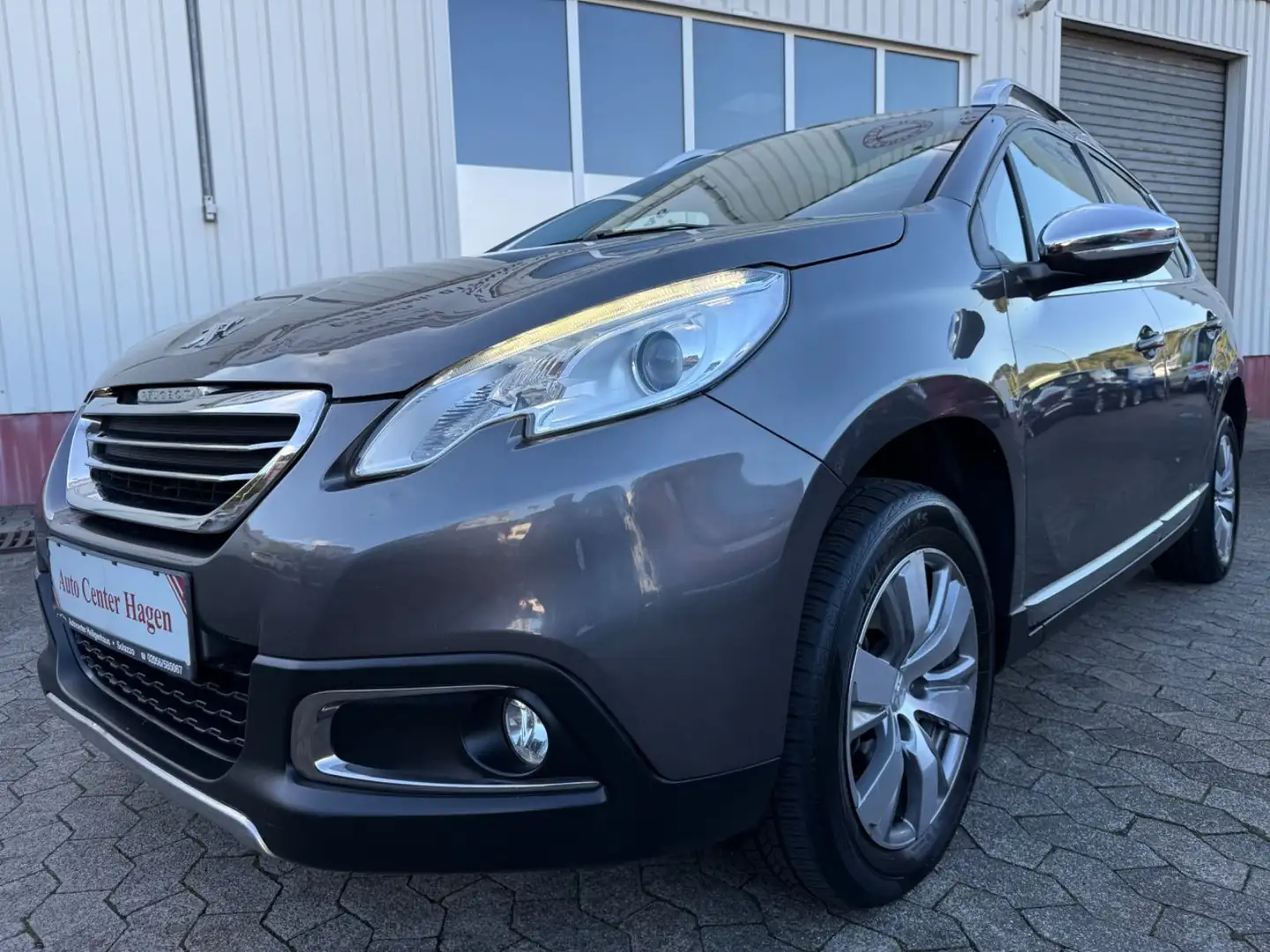 Peugeot 2008 1,2 81kW 110PS Allure/LED/NAVI/PANO/SHZ/PDC Schwarz - 1