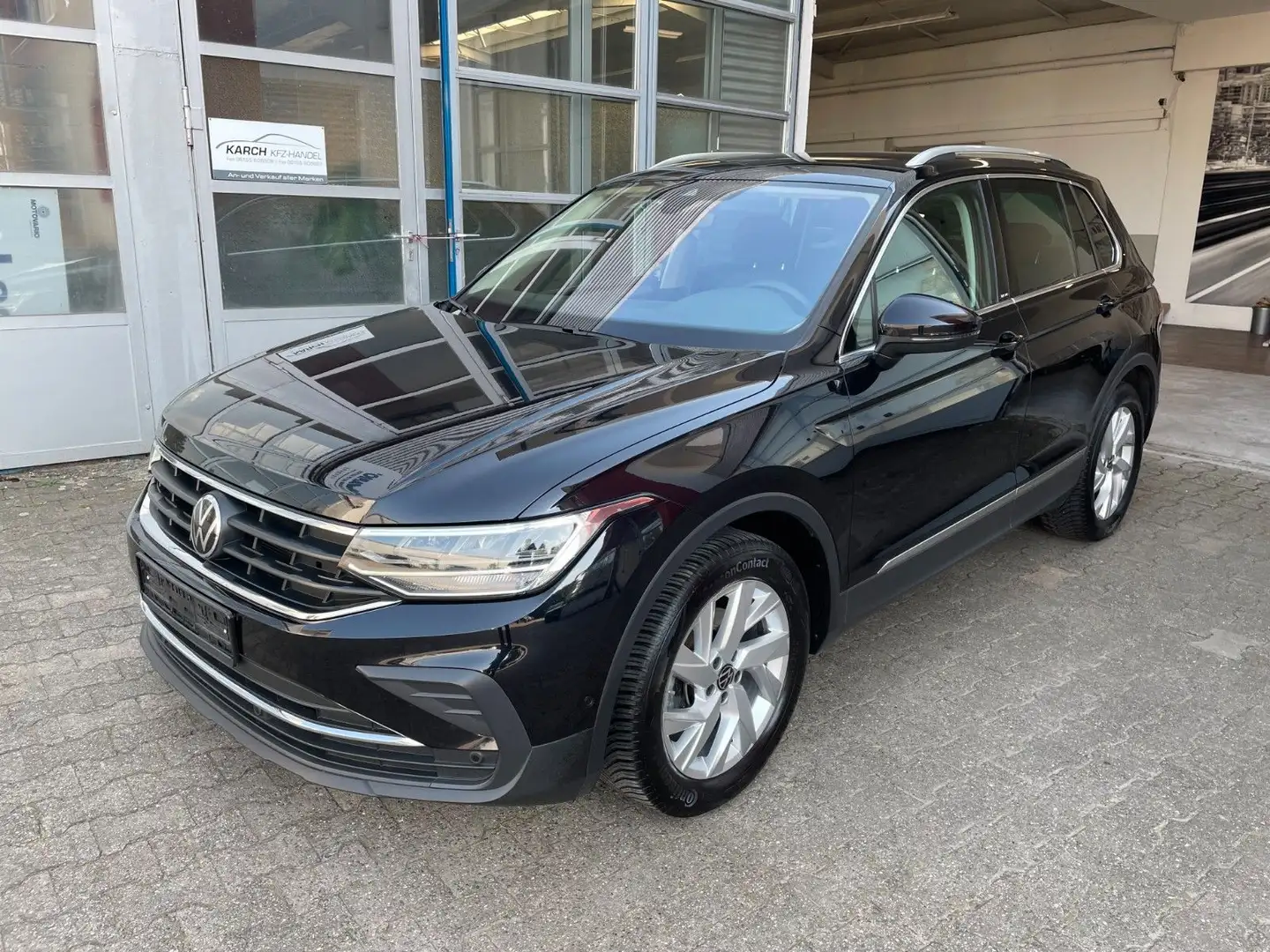 Volkswagen Tiguan Active LED Navi Kamera SHZ Schwarz - 1