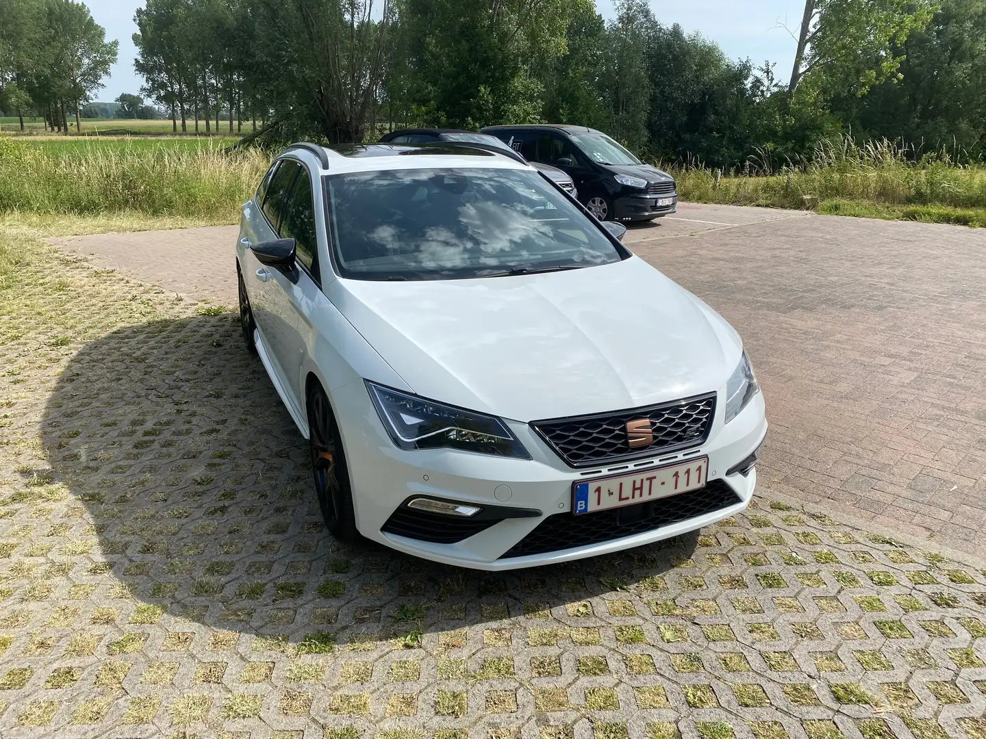 SEAT Leon Leon ST 2.0 TSI 4Drive OPF DSG Cupra White - 2