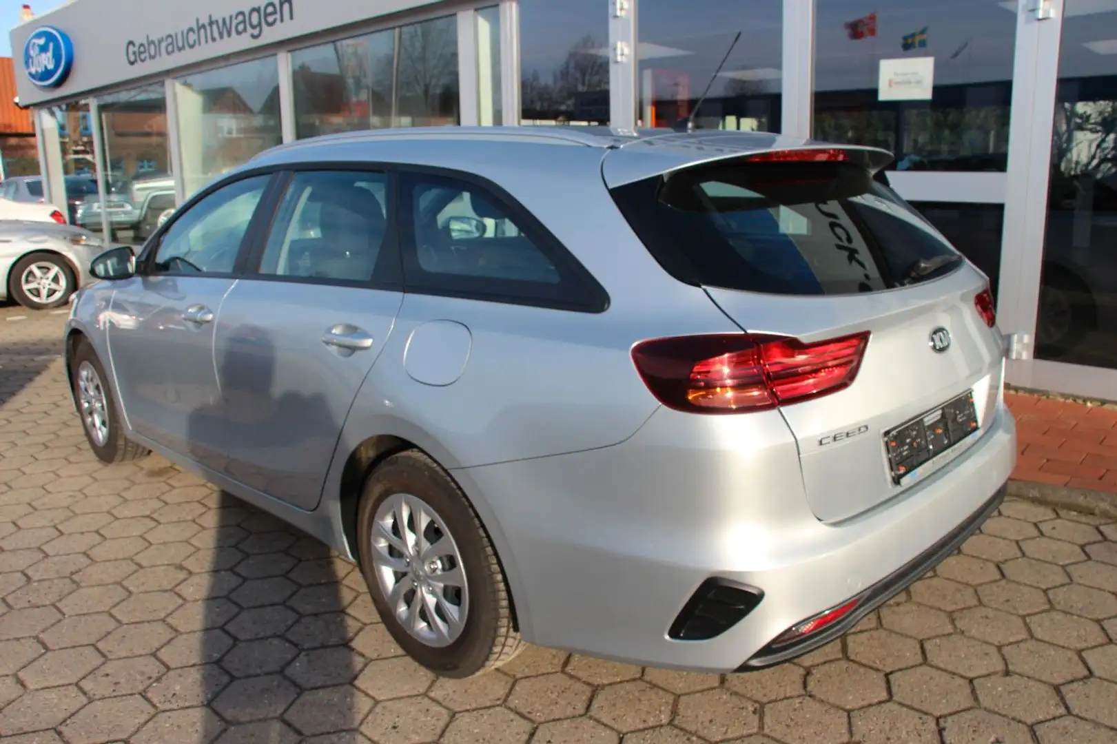 Kia Ceed SW / cee'd SW 1.4*2.HAND*KLIMA*EURO6*44TKM* Silber - 2