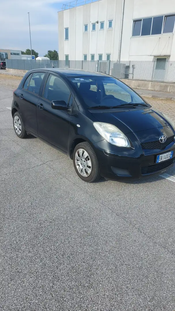 Toyota Yaris Yaris II 2005 5p 1.0 Now Nero - 2
