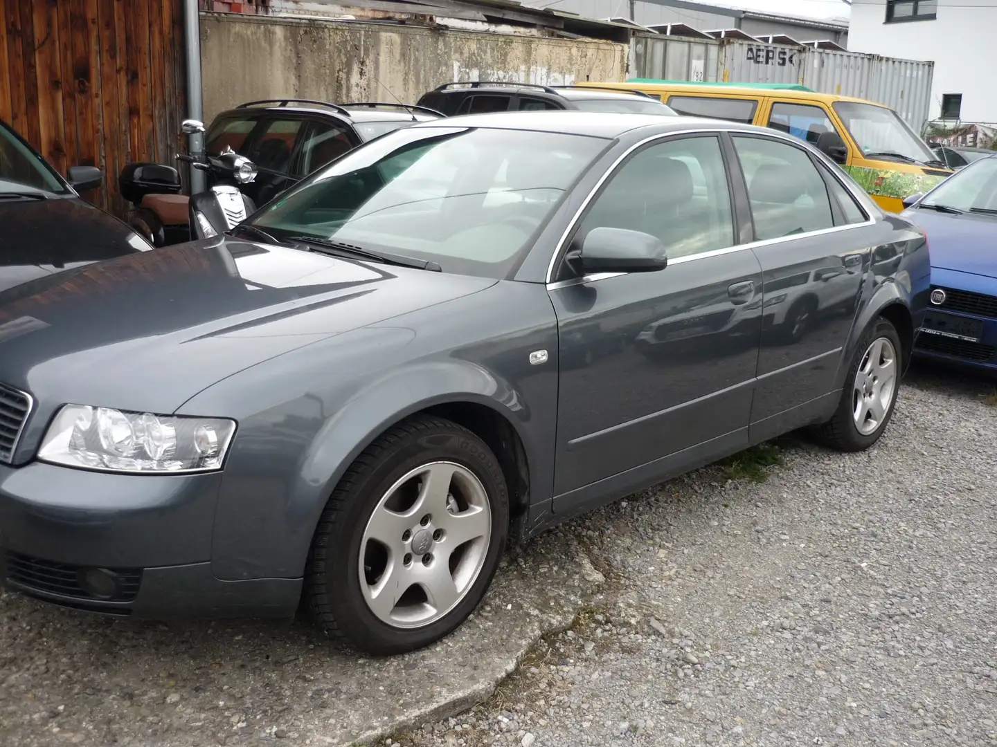 Audi A4 2.0 FSI Šedá - 2