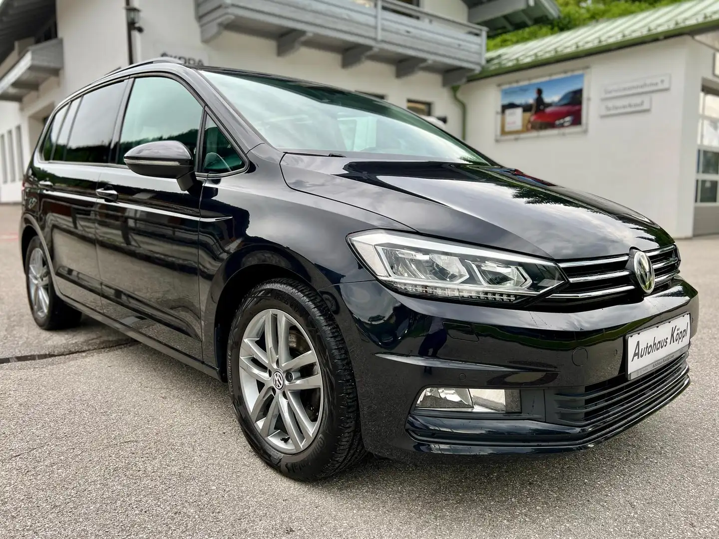Volkswagen Touran 1.4 TSI DSG Comfortline 7-Sitzer LED 17" Zwart - 2