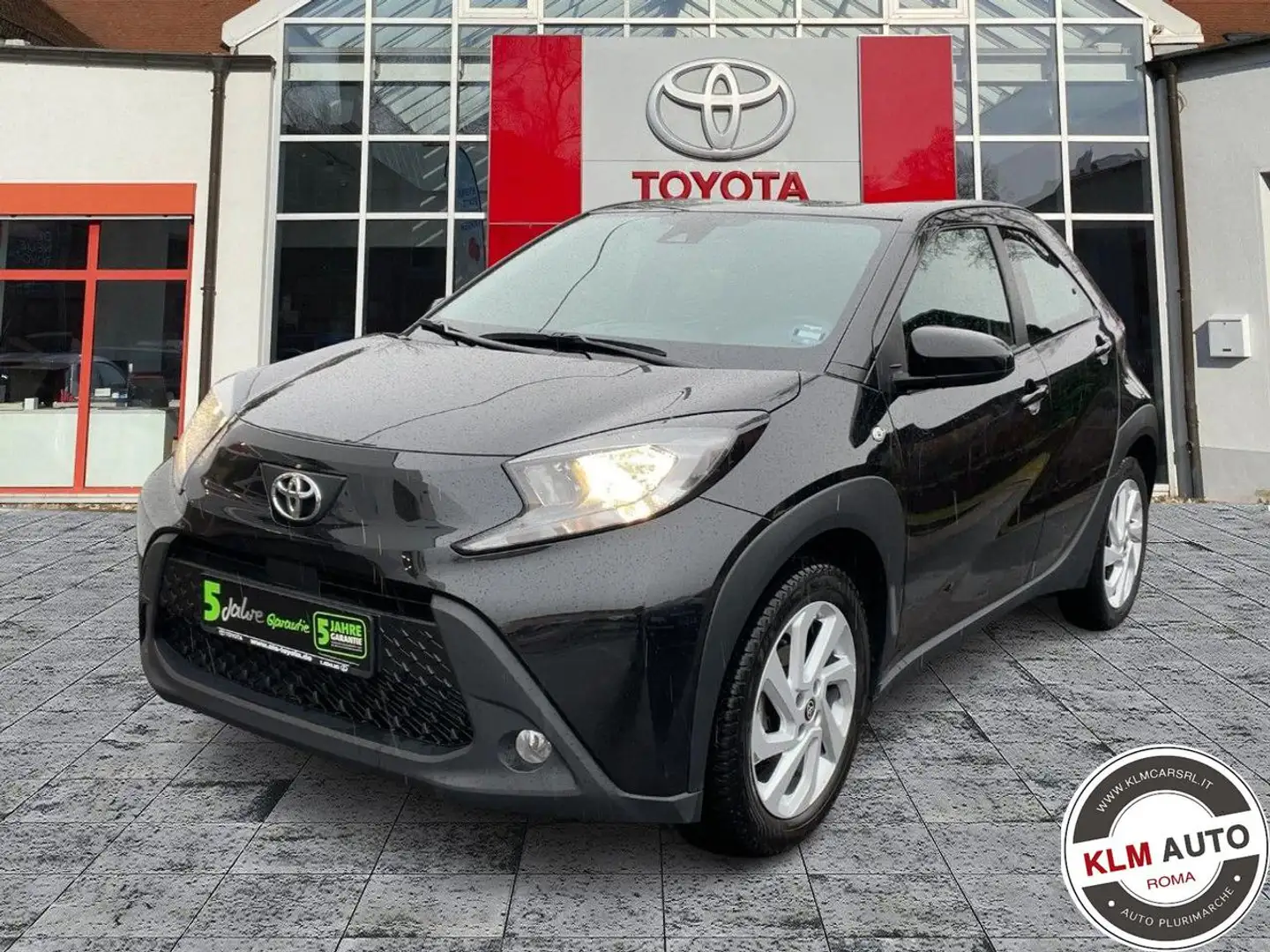 Toyota Aygo X 1.0 VVT-i 72 CV 5 porte Active Černá - 1