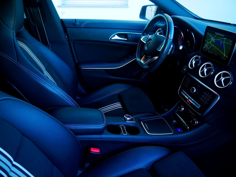 Mercedes-Benz CLA 180 Shooting Brake AMG Line — photo 11