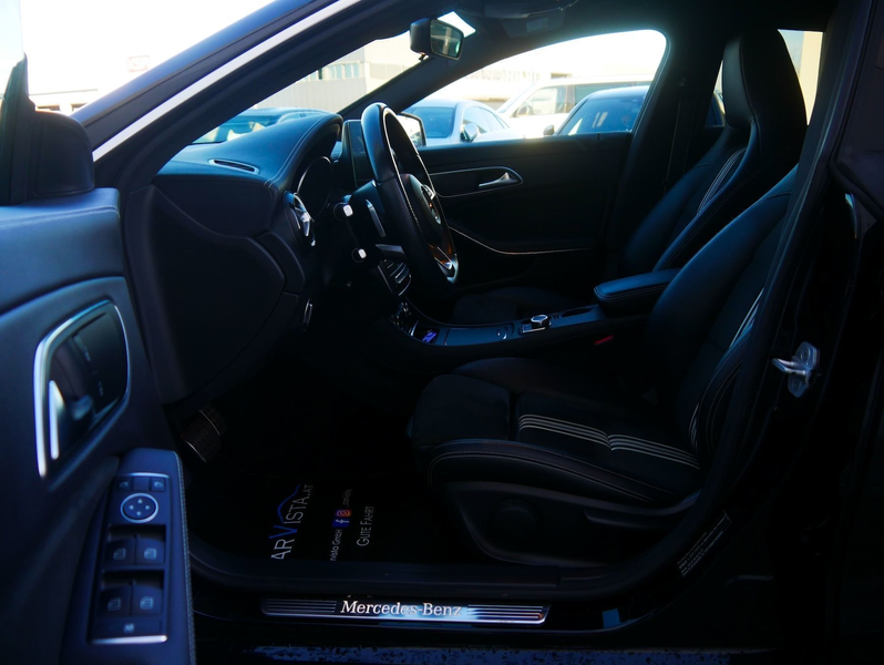 Mercedes-Benz CLA 180 Shooting Brake AMG Line — photo 10