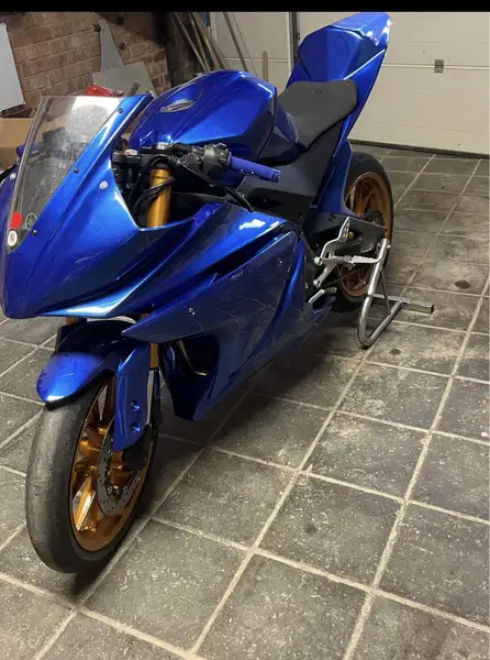 Yamaha YZF-R125 - foto 3