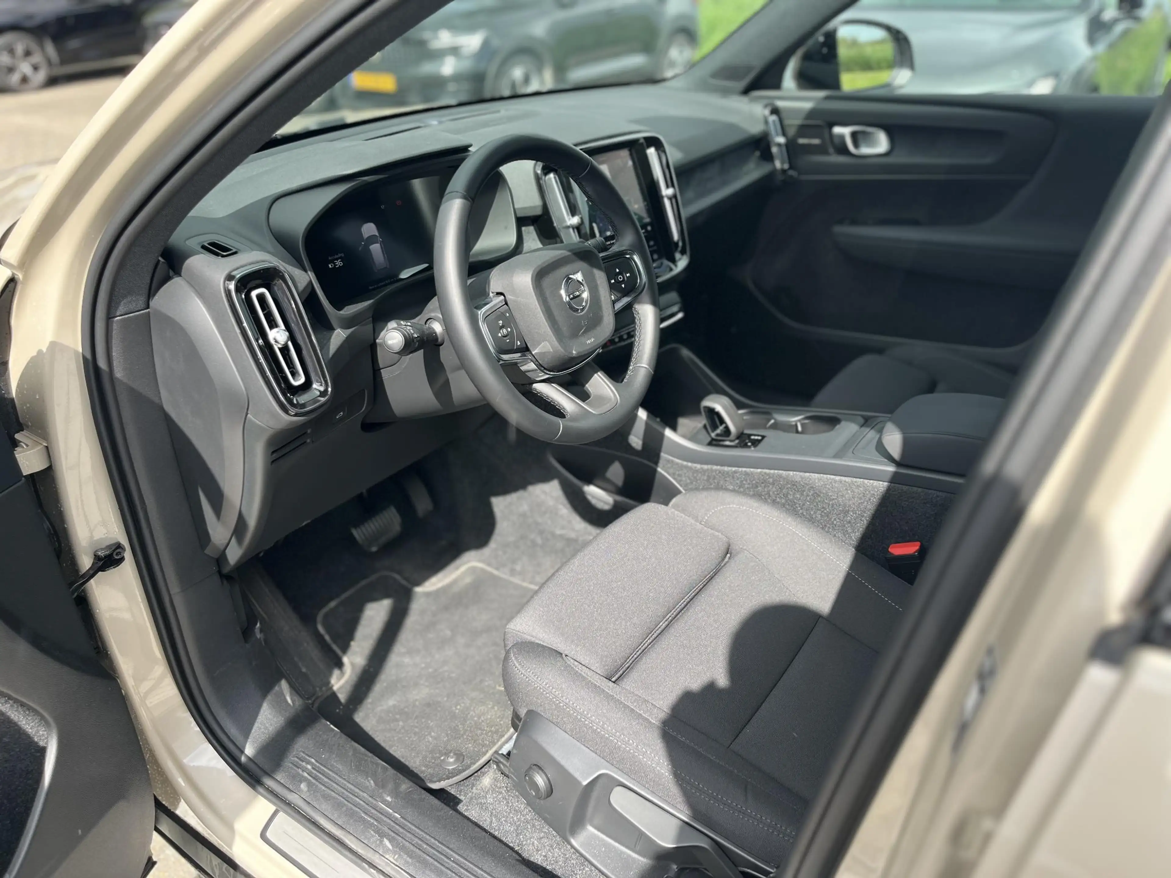 Volvo EX40 Single Motor Extended Range Plus 82 kWh | Parkeerc — photo 6