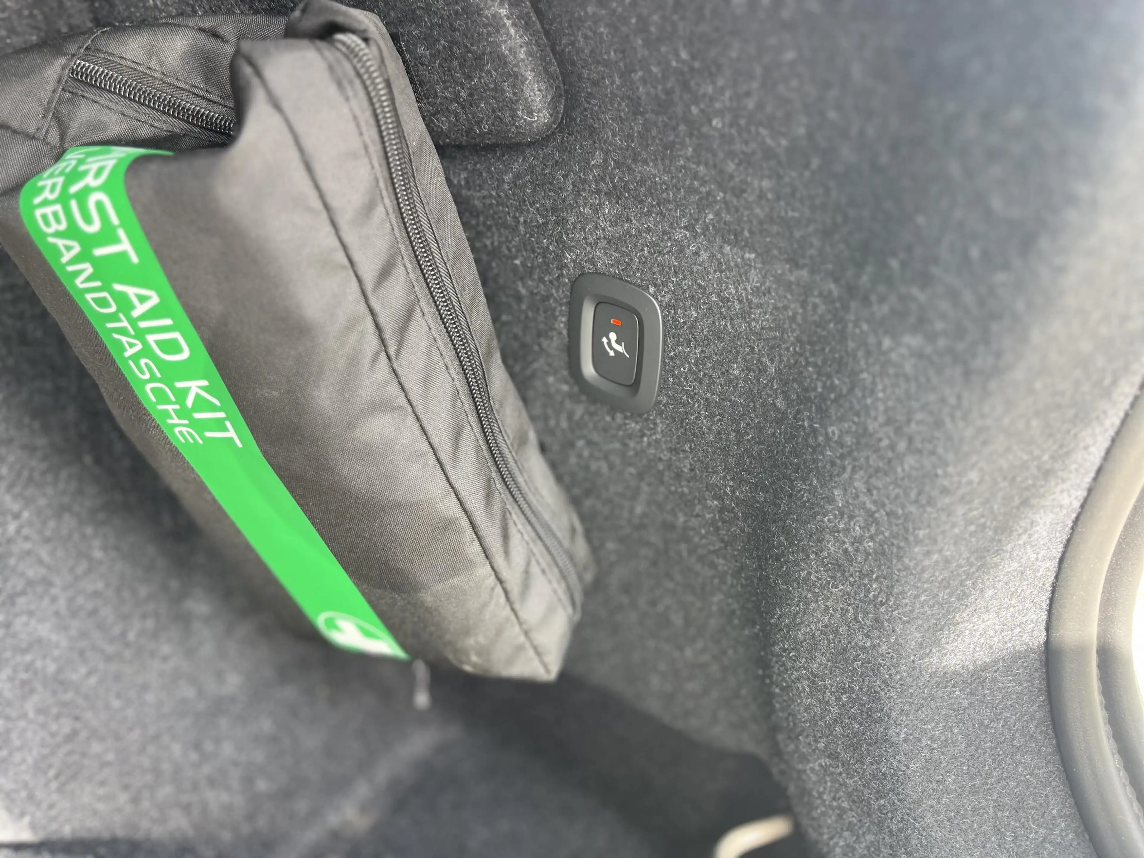 Volvo EX40 Single Motor Extended Range Plus 82 kWh | Parkeerc — photo 11