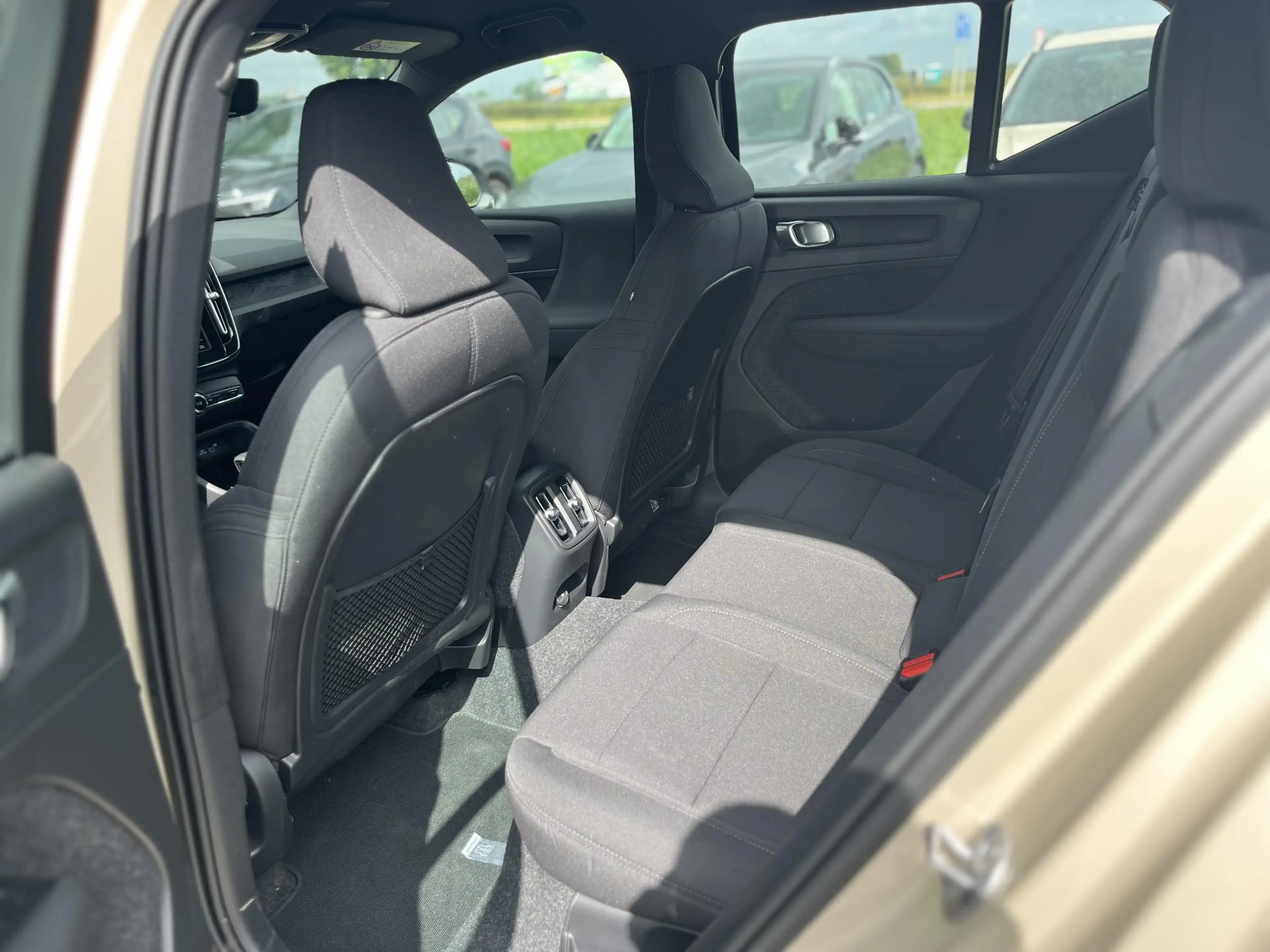 Volvo EX40 Single Motor Extended Range Plus 82 kWh | Parkeerc — photo 7