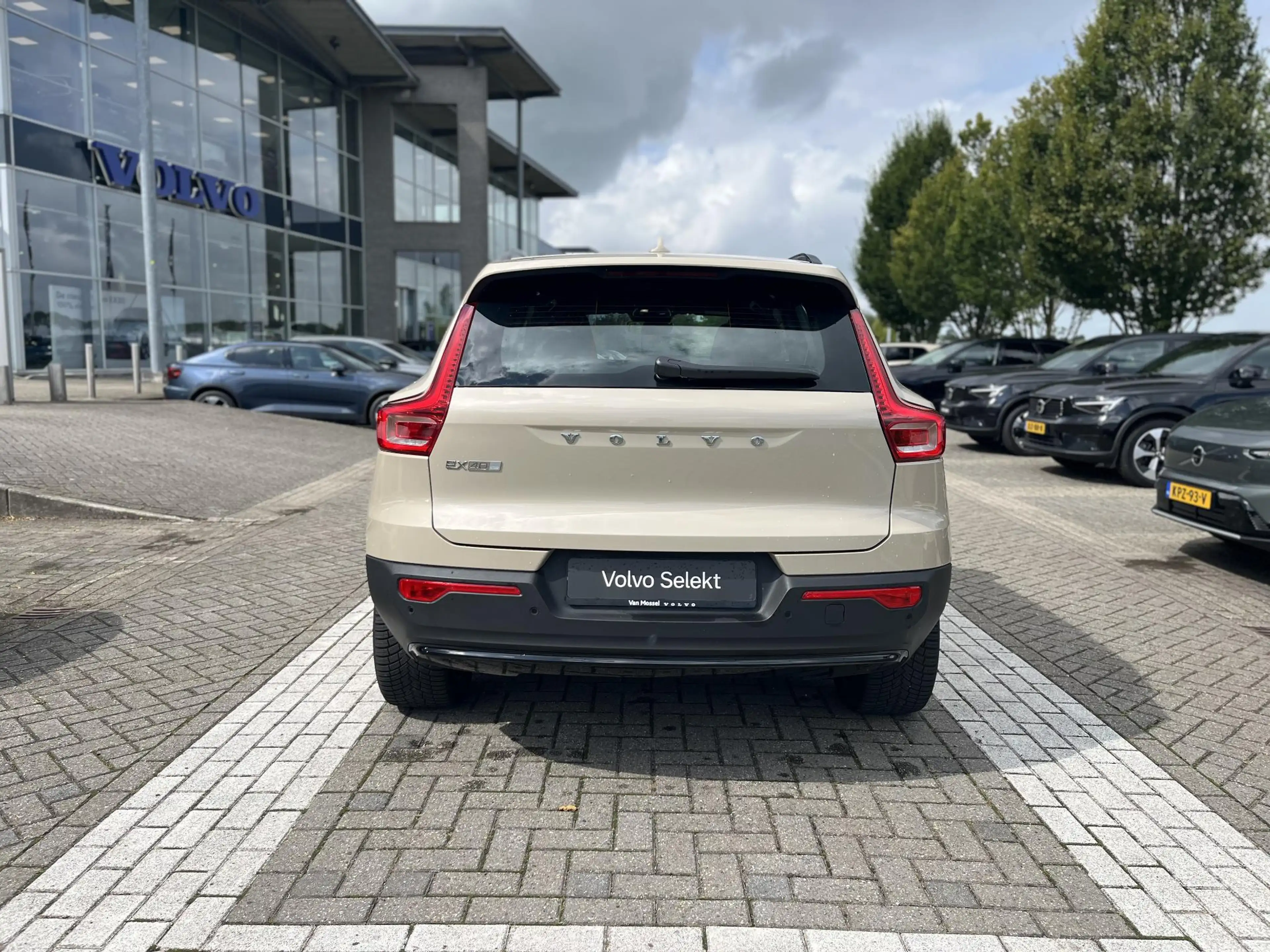 Volvo EX40 Single Motor Extended Range Plus 82 kWh | Parkeerc — photo 8