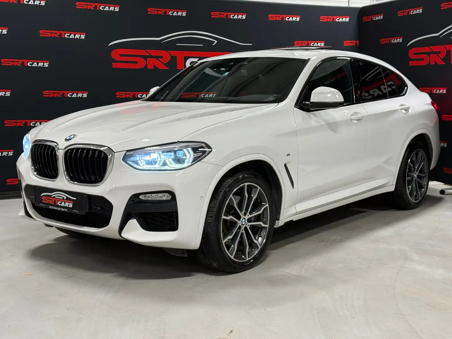 BMW X4 xDrive 30d M Sport*Pano*DisplayKey*Keyless*HeadUp Weiß - 1