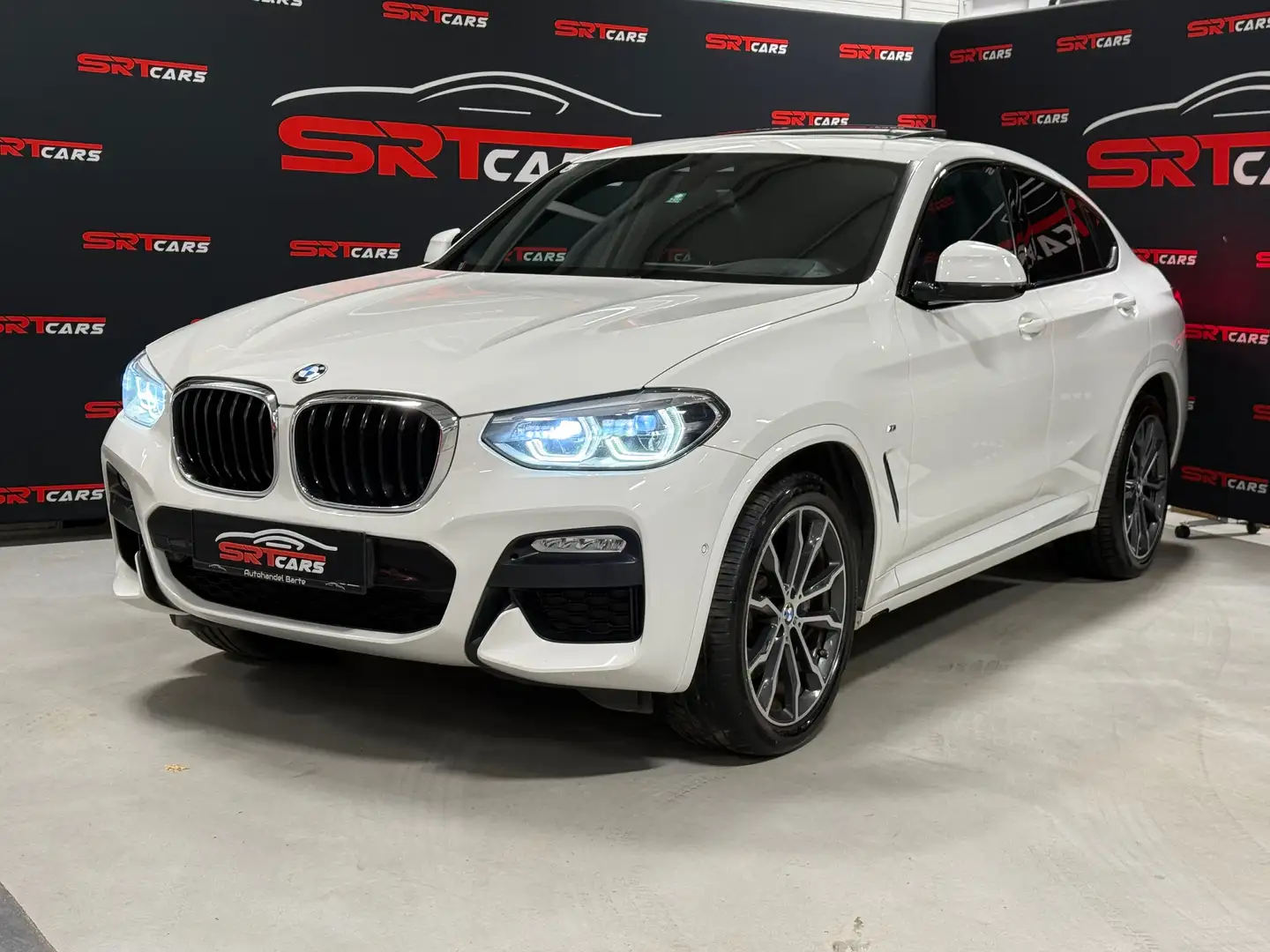 BMW X4 xDrive 30d M Sport*Pano*DisplayKey*Keyless*HeadUp Weiß - 2