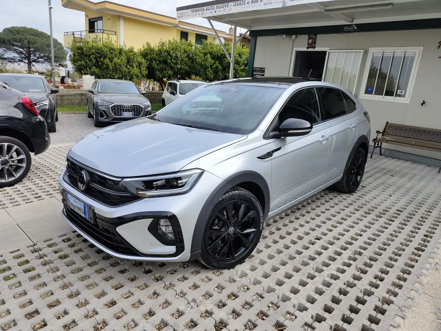 Volkswagen Taigo 1.5 TSI ACT 150 CV DSG R-Line Silber - 1