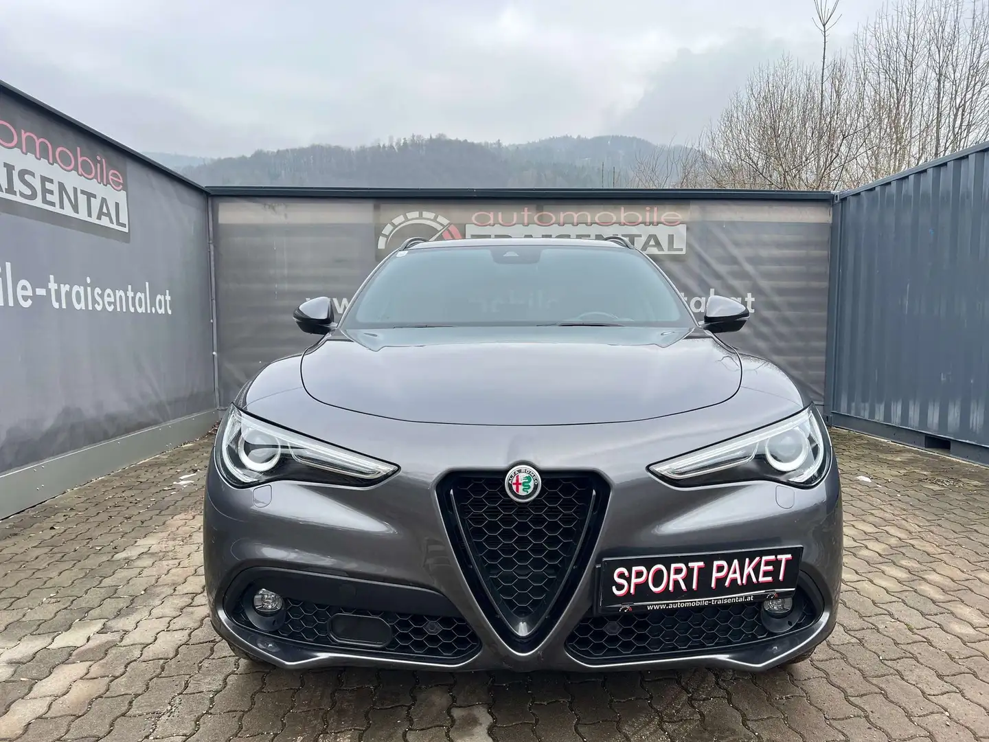 Alfa Romeo Stelvio Sprint Q4 Veloce Paket mit AHK Grau - 2